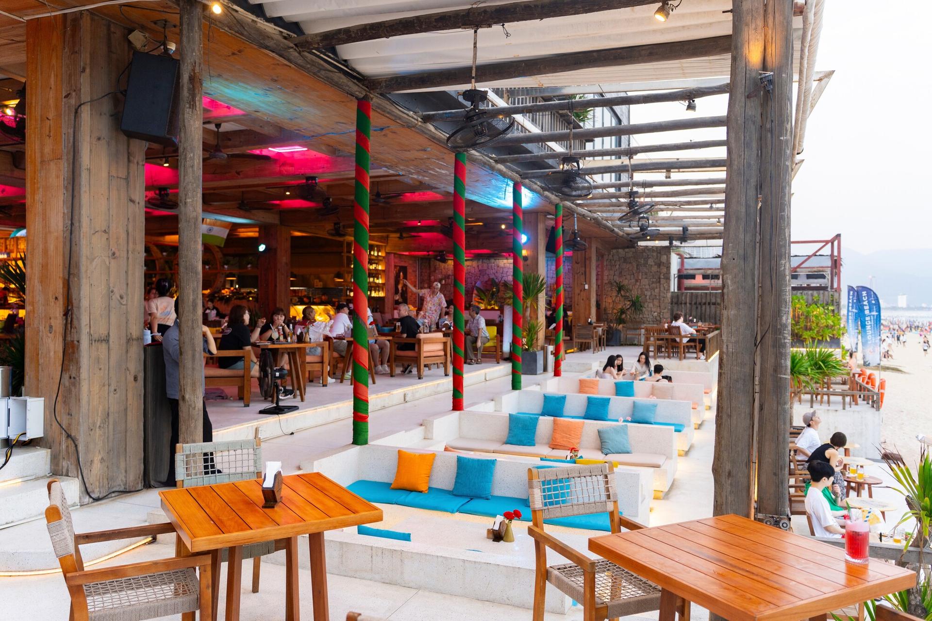 Klook Lounge Da Nang: Beachfront Dining & Lounge Access - Thumbnail 3
