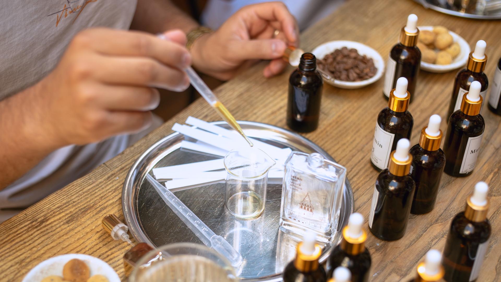 Perfume making workshop experience in Istanbul - Thumbnail 2