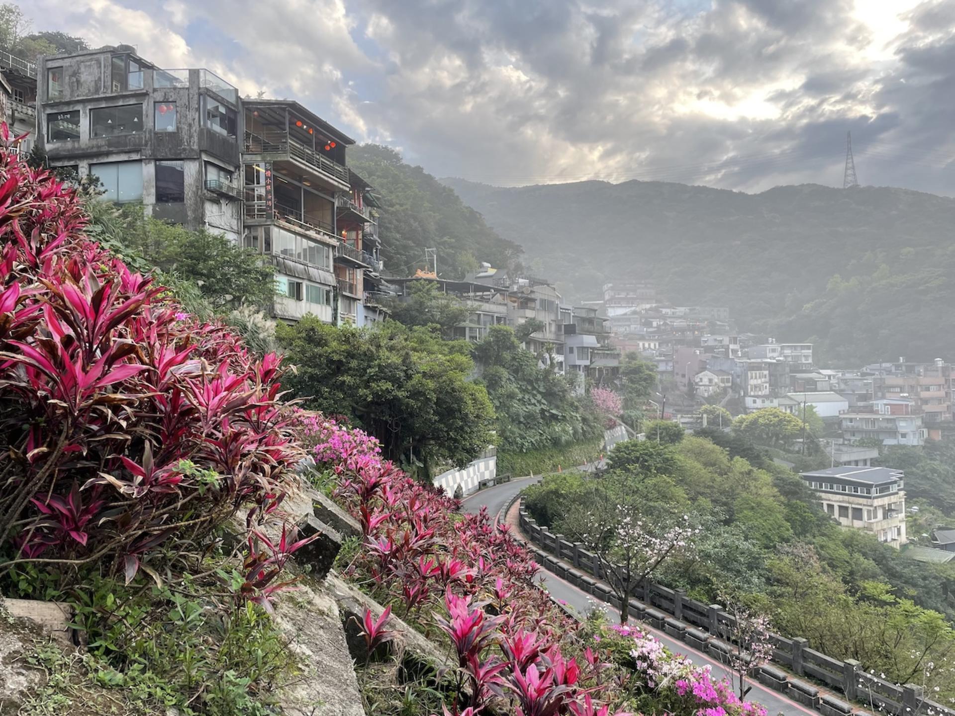 Taipei Small-Group Tour: Yehliu, Jiufen, Pingxi, Sky Lantern - Thumbnail 20