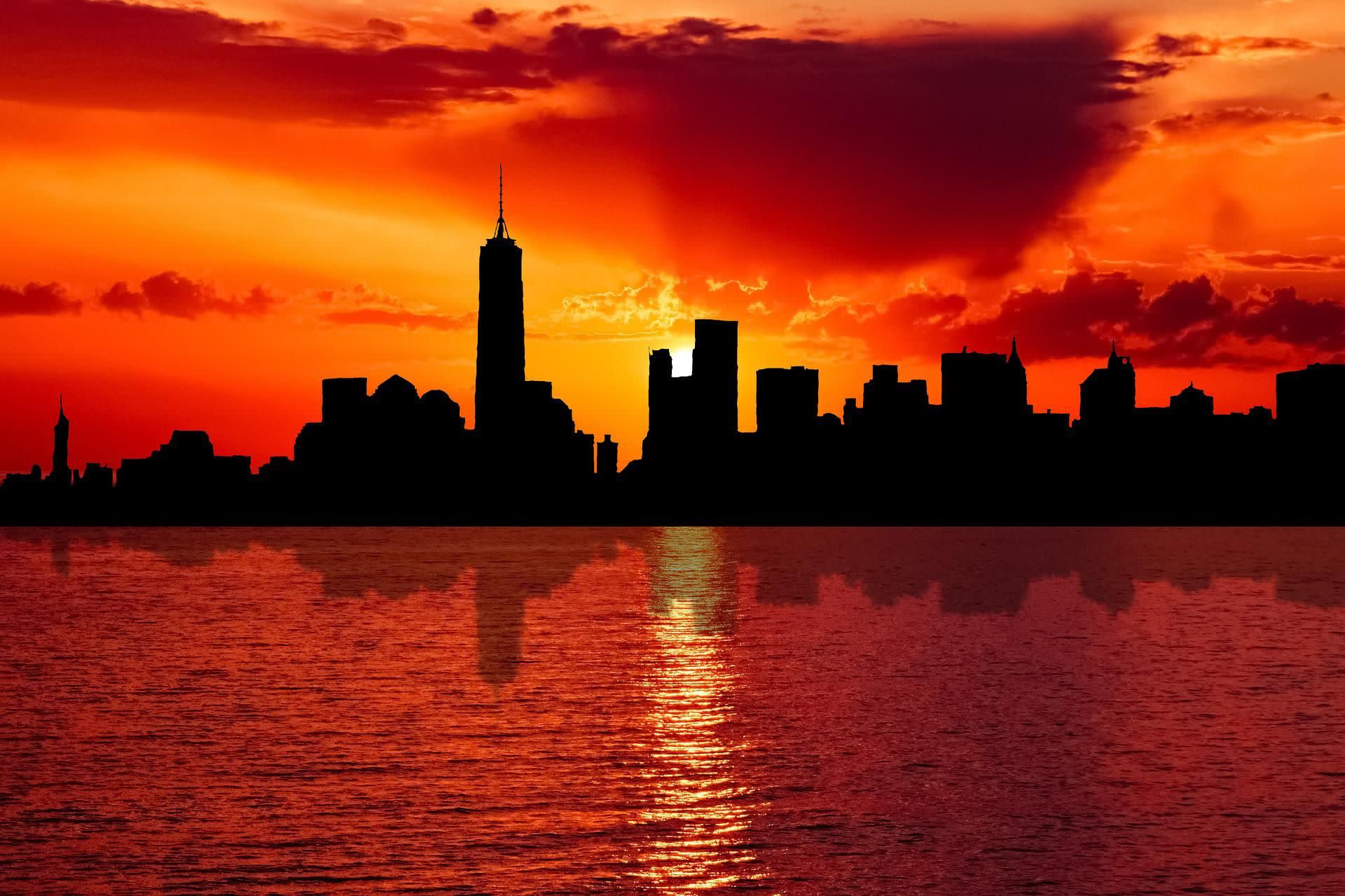 Manhattan Skyline and Statue of Liberty Night Cruise in New York - Thumbnail 6