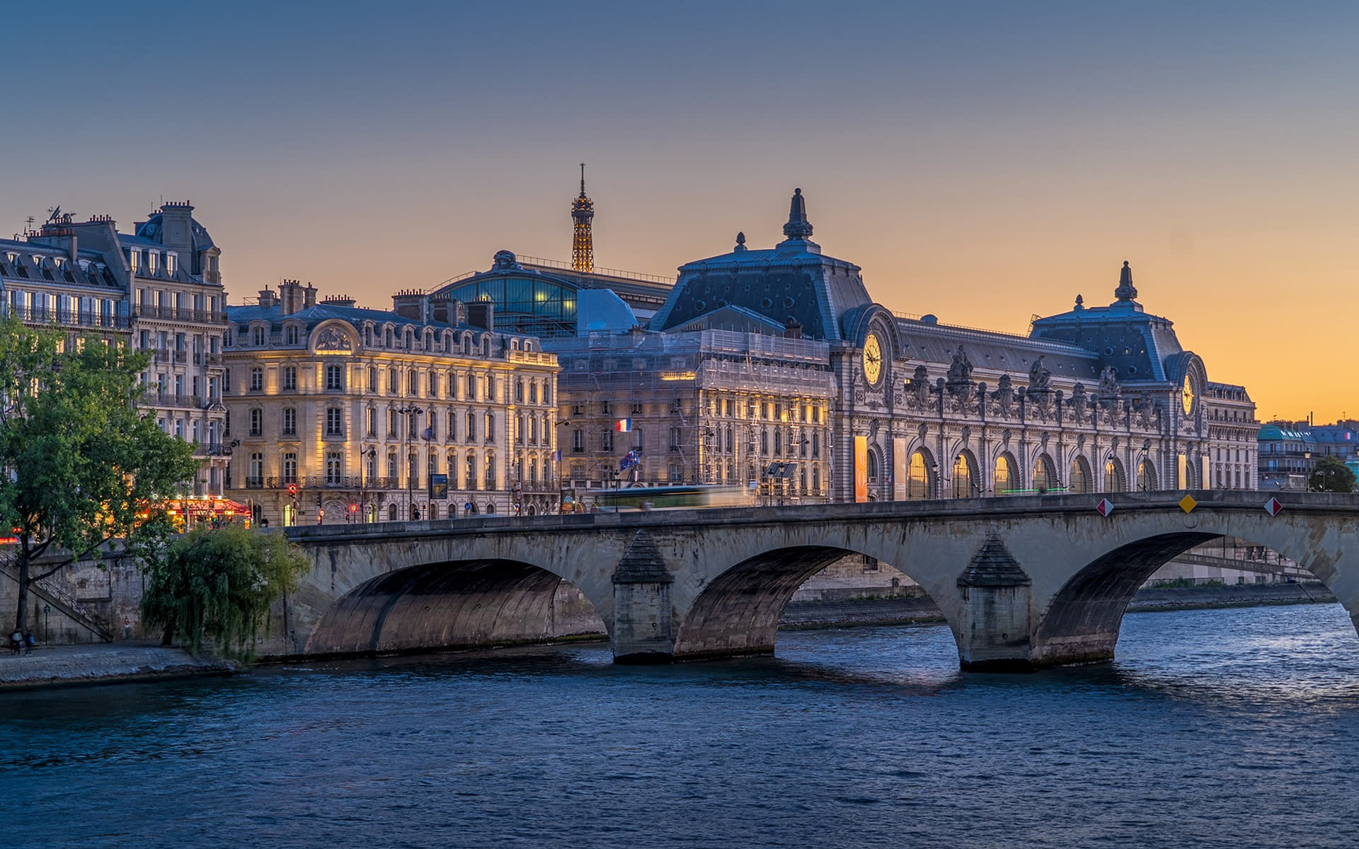 Eiffel Tower and Illuminations of Paris - Thumbnail 9