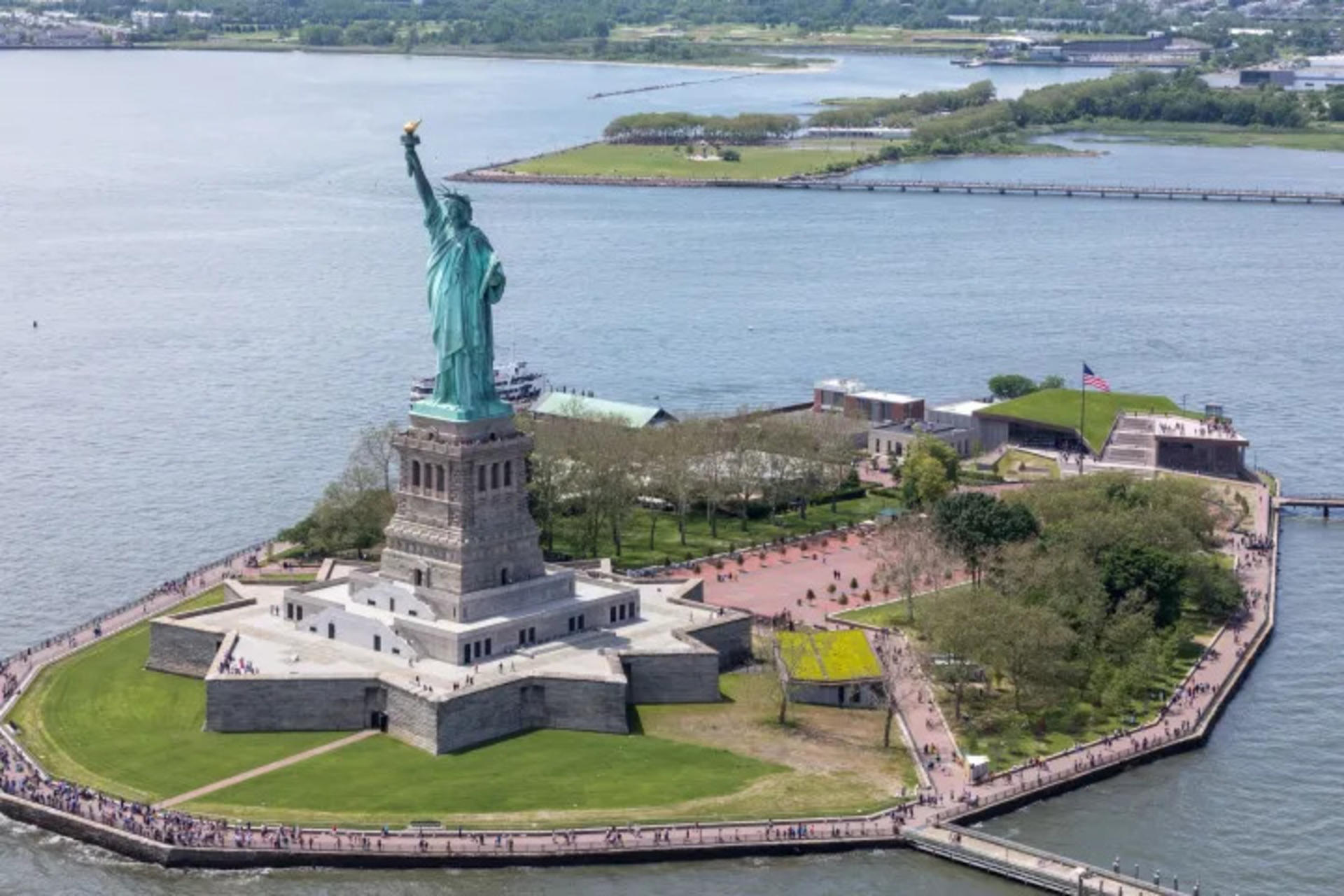 Statue of Liberty and Ellis Island Half Day Tour with Audio Guide - Thumbnail 6