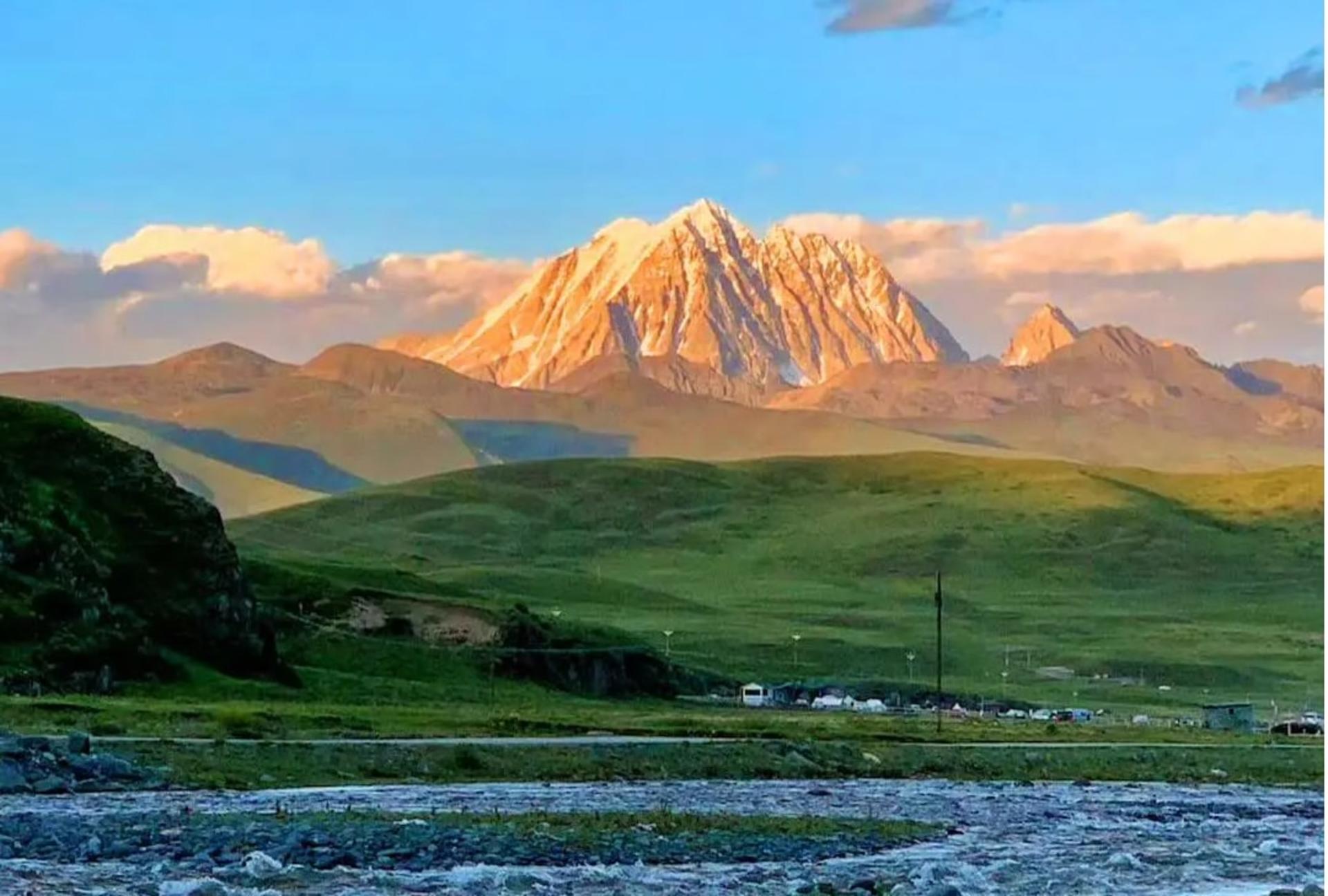 4-Day Tour to Lenggacuo Moon Lake in Gongga Secret Realm, Sichuan (Snow Mountain Photography + Nanny Car) - Thumbnail 8