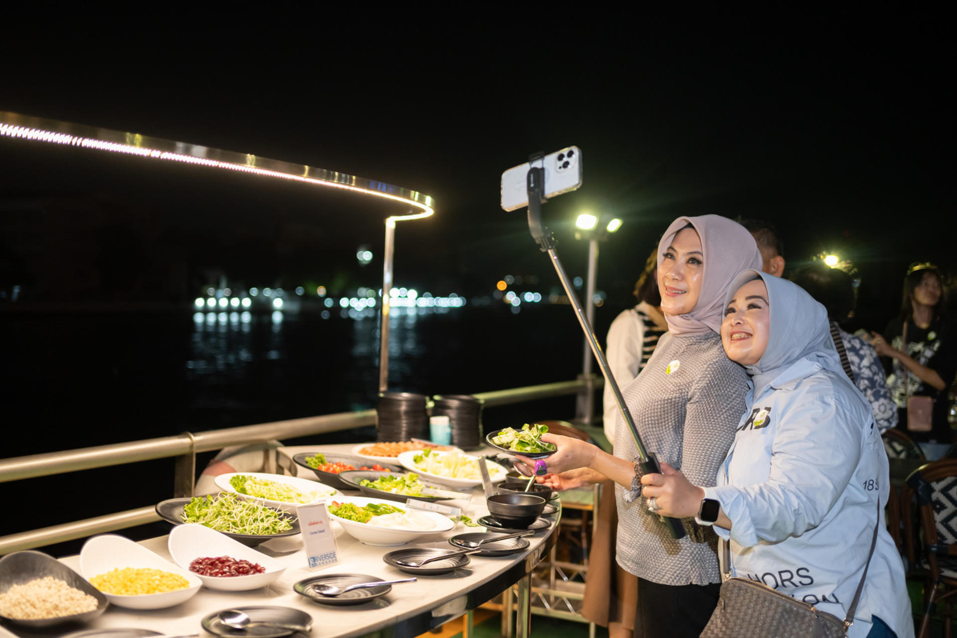Riverside Faraya Cruise in Bangkok (Halal) - Thumbnail 5