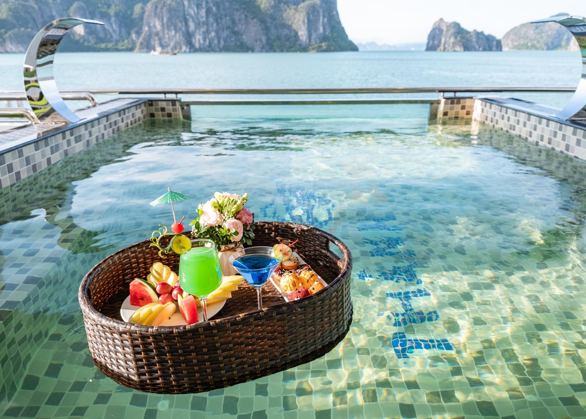 Otis Premium Day Cruise: Ha Long Bay, Sung Sot, Ti Top - Thumbnail 3