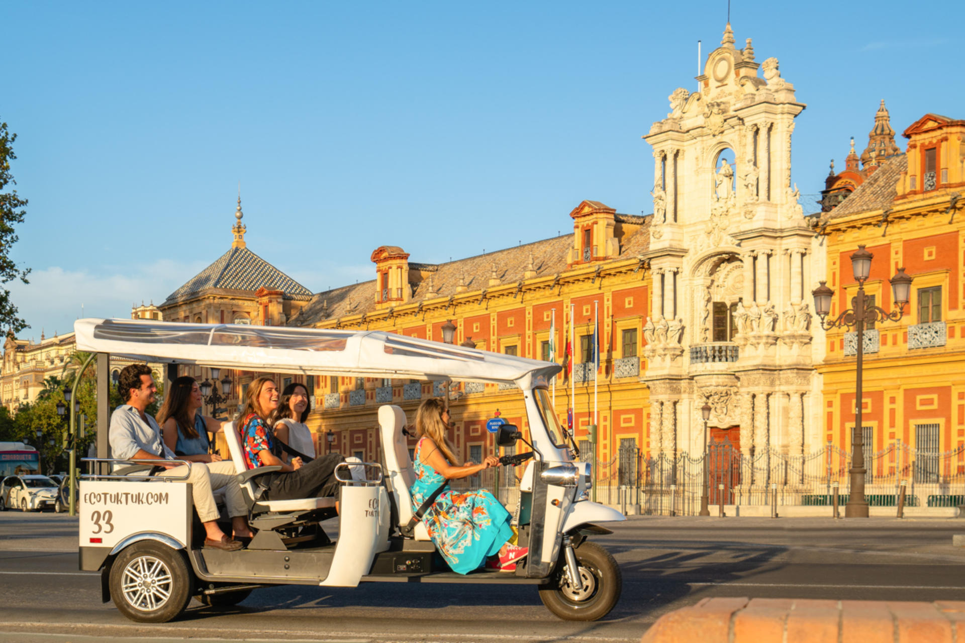 Private Eco Tuk Tuk Tour in Seville - Thumbnail 2