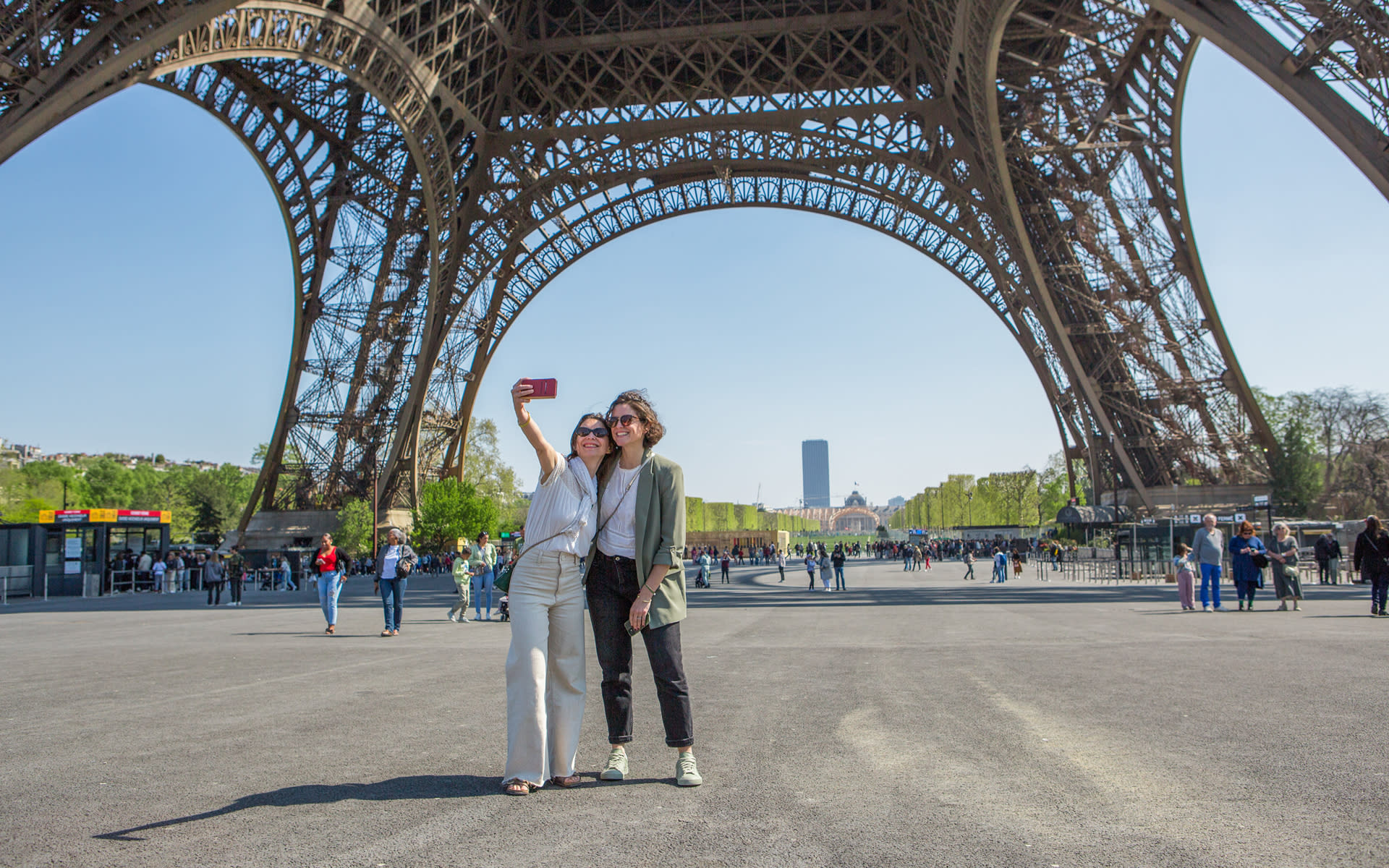 Eiffel Tower and Illuminations of Paris - Thumbnail 8