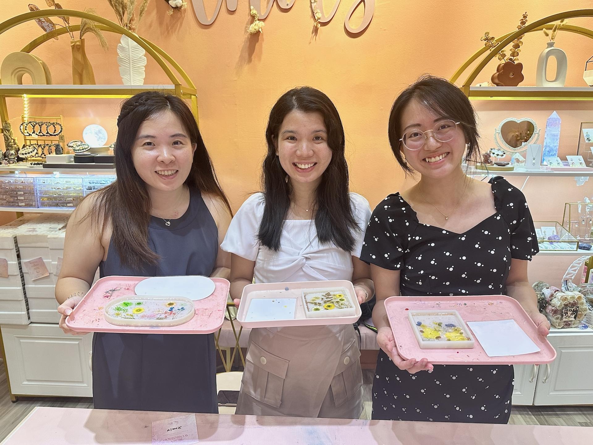 Floral Resin Coaster Workshop by Floral Knots at Orchard Gateway - Thumbnail 4