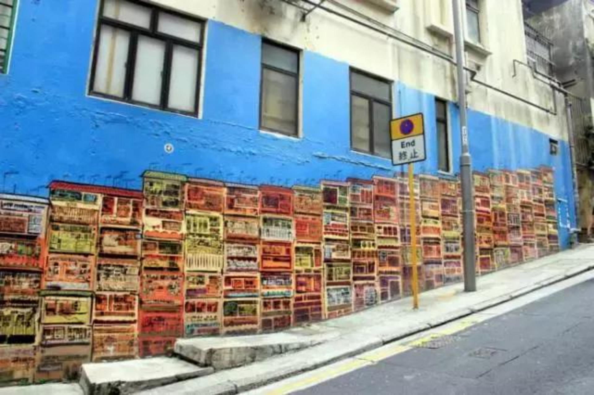 Deluxe Hong Kong Day Tour: Priority Peak Tram, City Walk & Dim Sum - Thumbnail 18
