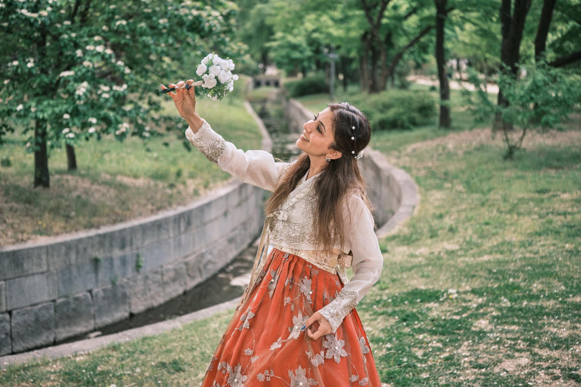 Cinematic Hanbok Photoshoot Experience - Thumbnail 25