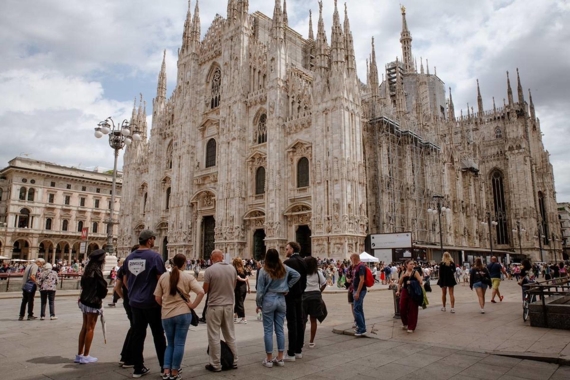 Milan Duomo Cathedral and Terraces Guided Tour with skip-the-line - Thumbnail 3