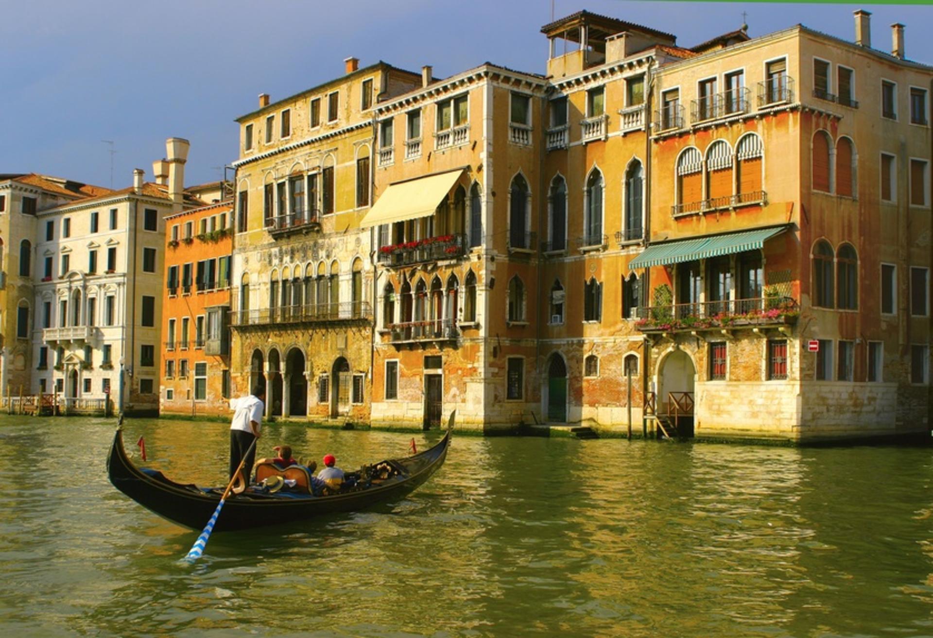 Grand Canal Romantic Gondola Ride in Venice - Thumbnail 13