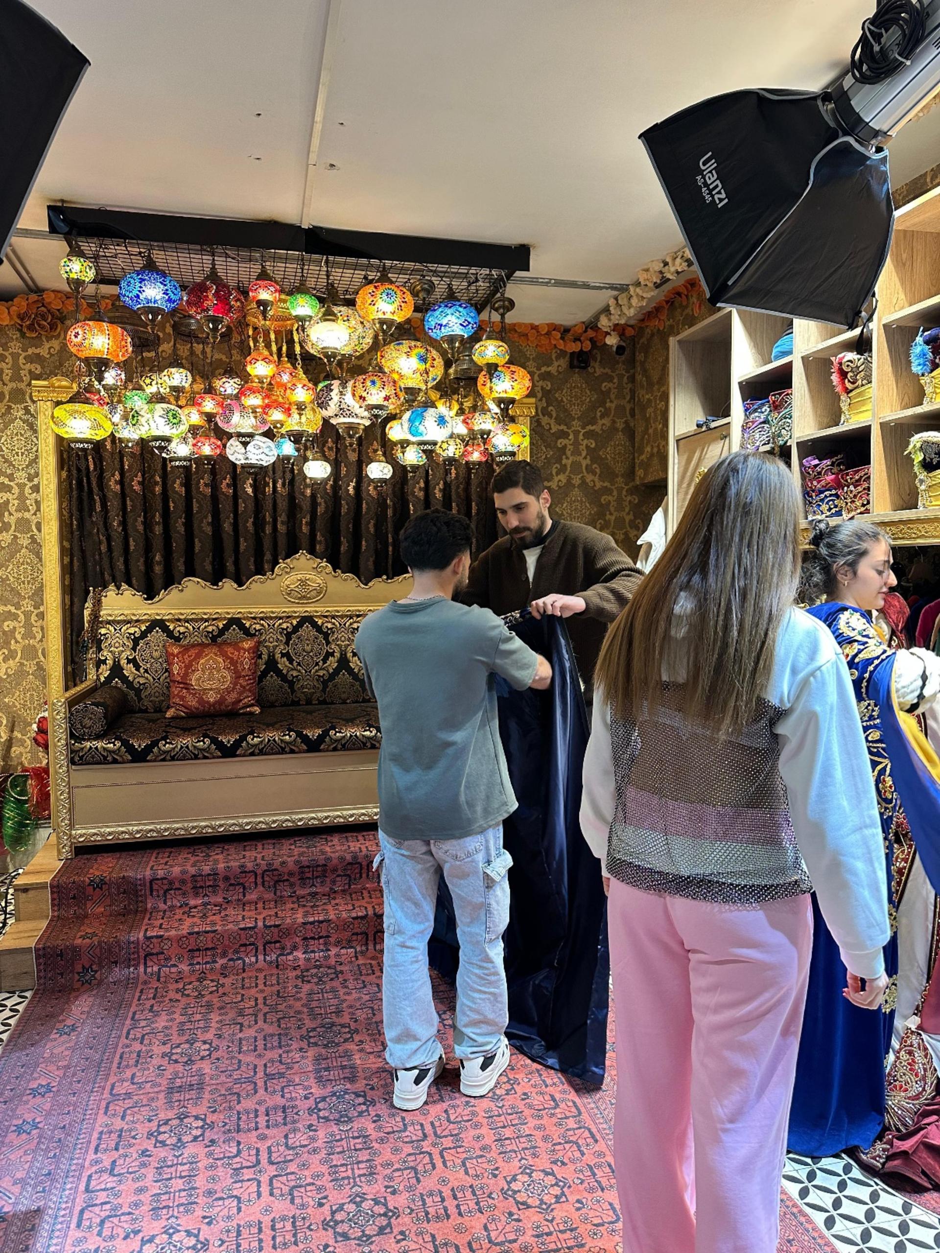 Istanbul: Ottoman Costume Photo Experience - Thumbnail 9