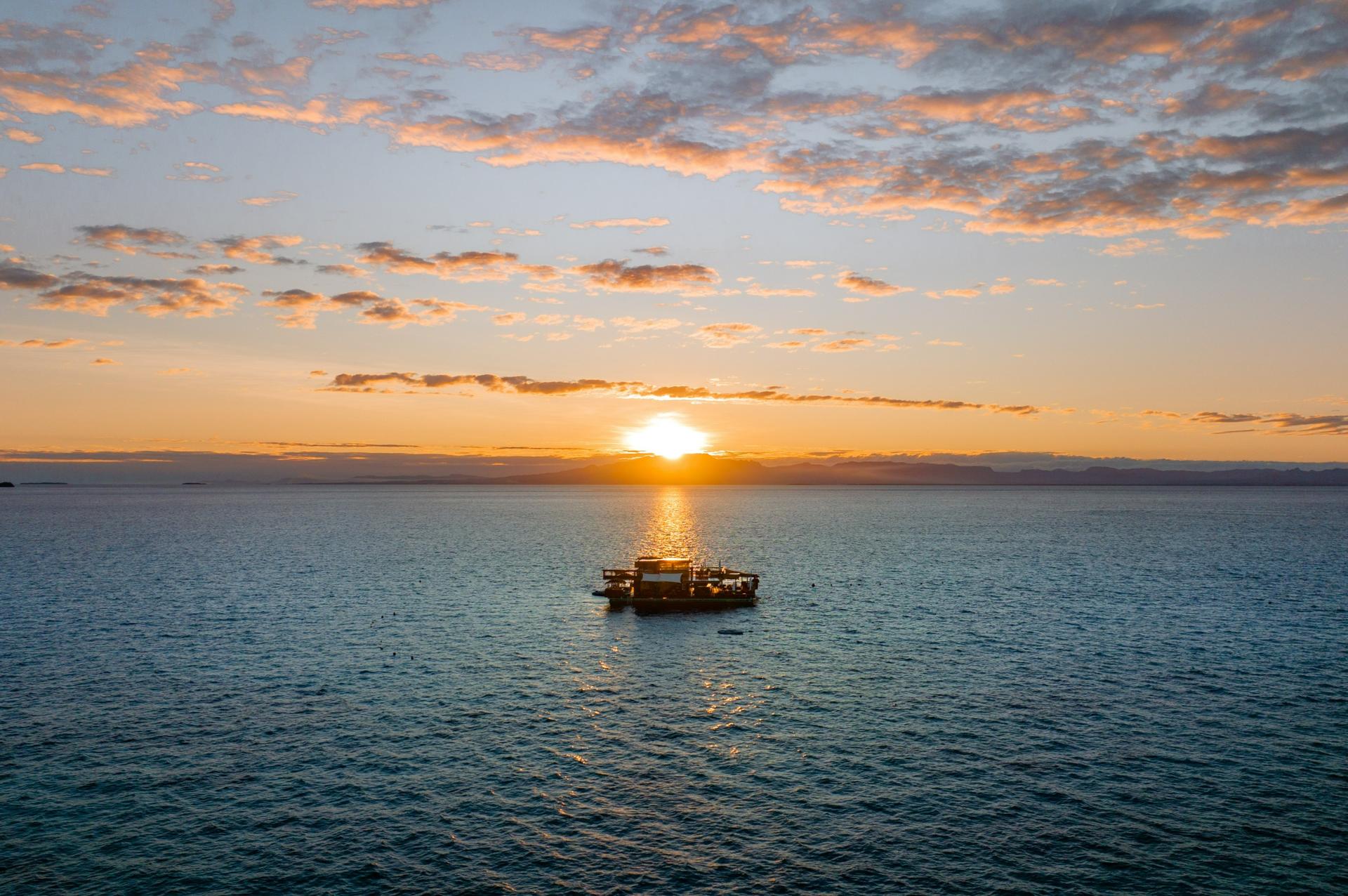 Seventh Heaven Fiji Experience on a Floating Platform - Thumbnail 13