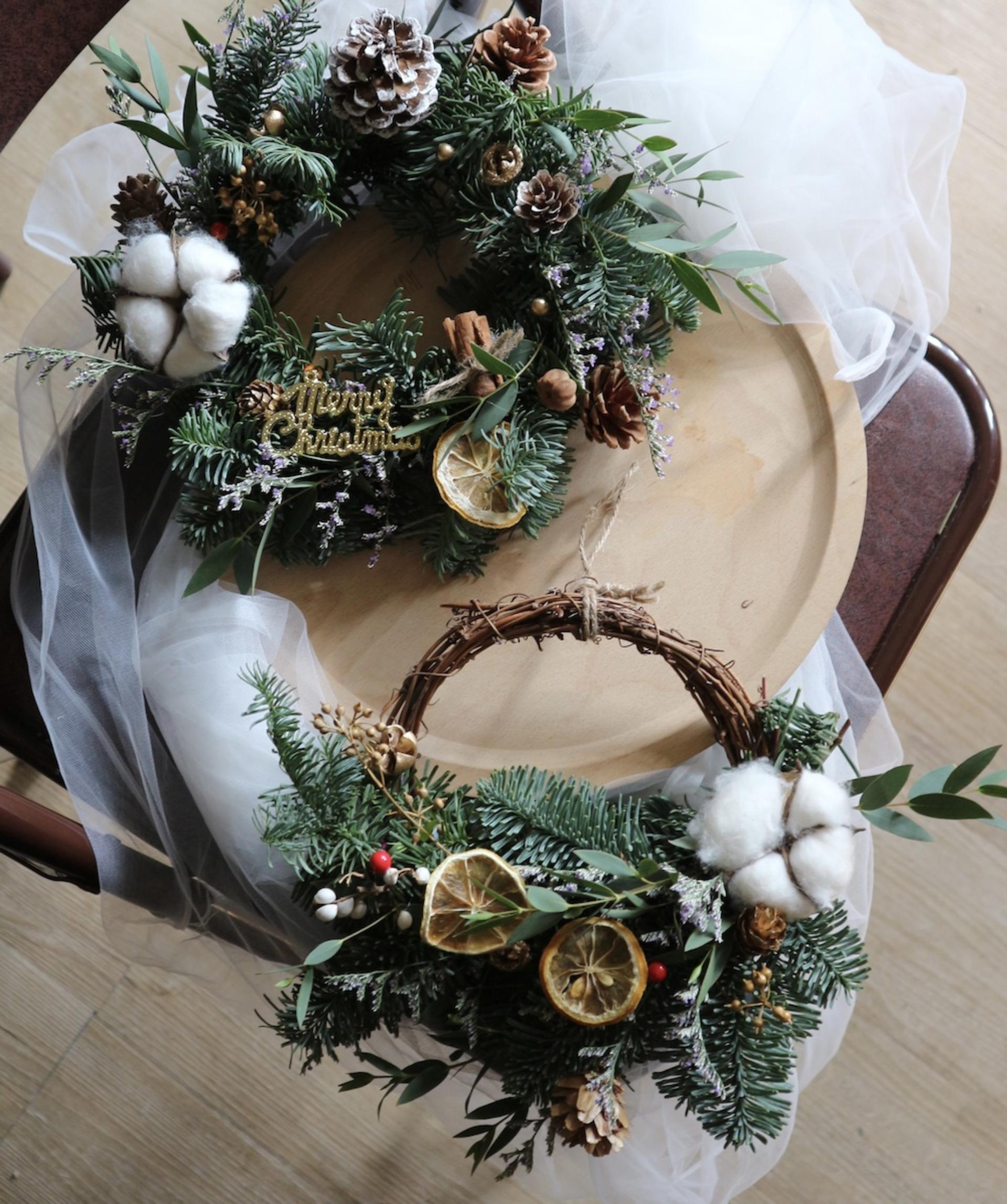 Myosotis Flower Christmas Wreath Workshop - Thumbnail 11