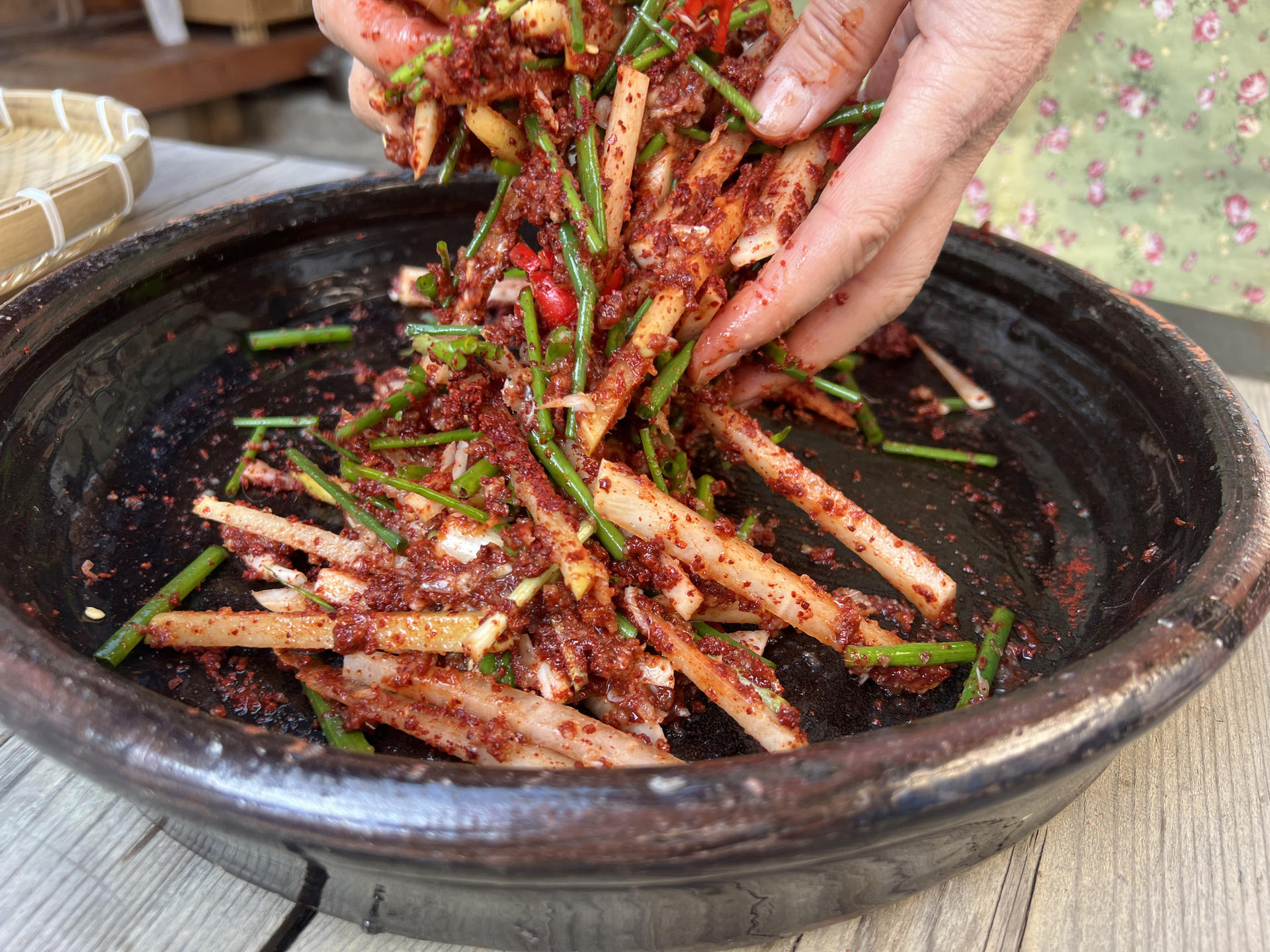 Kimchi Cooking Class in Traditional Hanok House & Donate Kimchi - Thumbnail 8