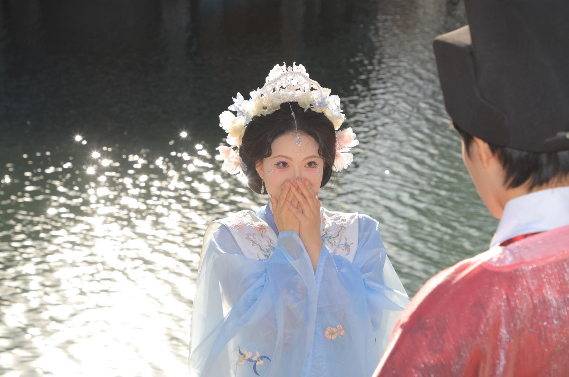 Beijing Hanfu/Song Dynasty Style/Warring States Robe/Qing Dynasty Han Chinese Women's Clothing Rental and Photography Experience (Chinese and English-speaking staff available in-store for barrier-free communication) - Thumbnail 2