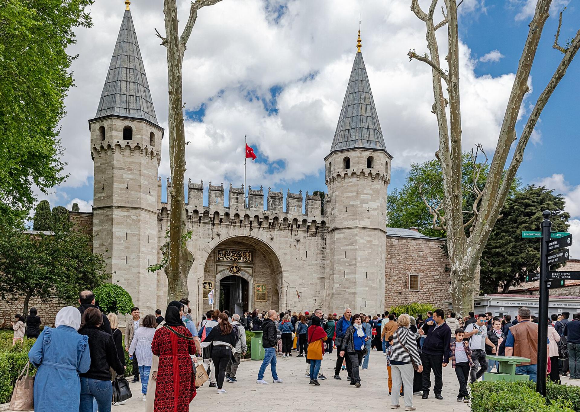 Hagia Sophia & Topkapi Palace & Basilica Cistern Combo Tickets - Thumbnail 6