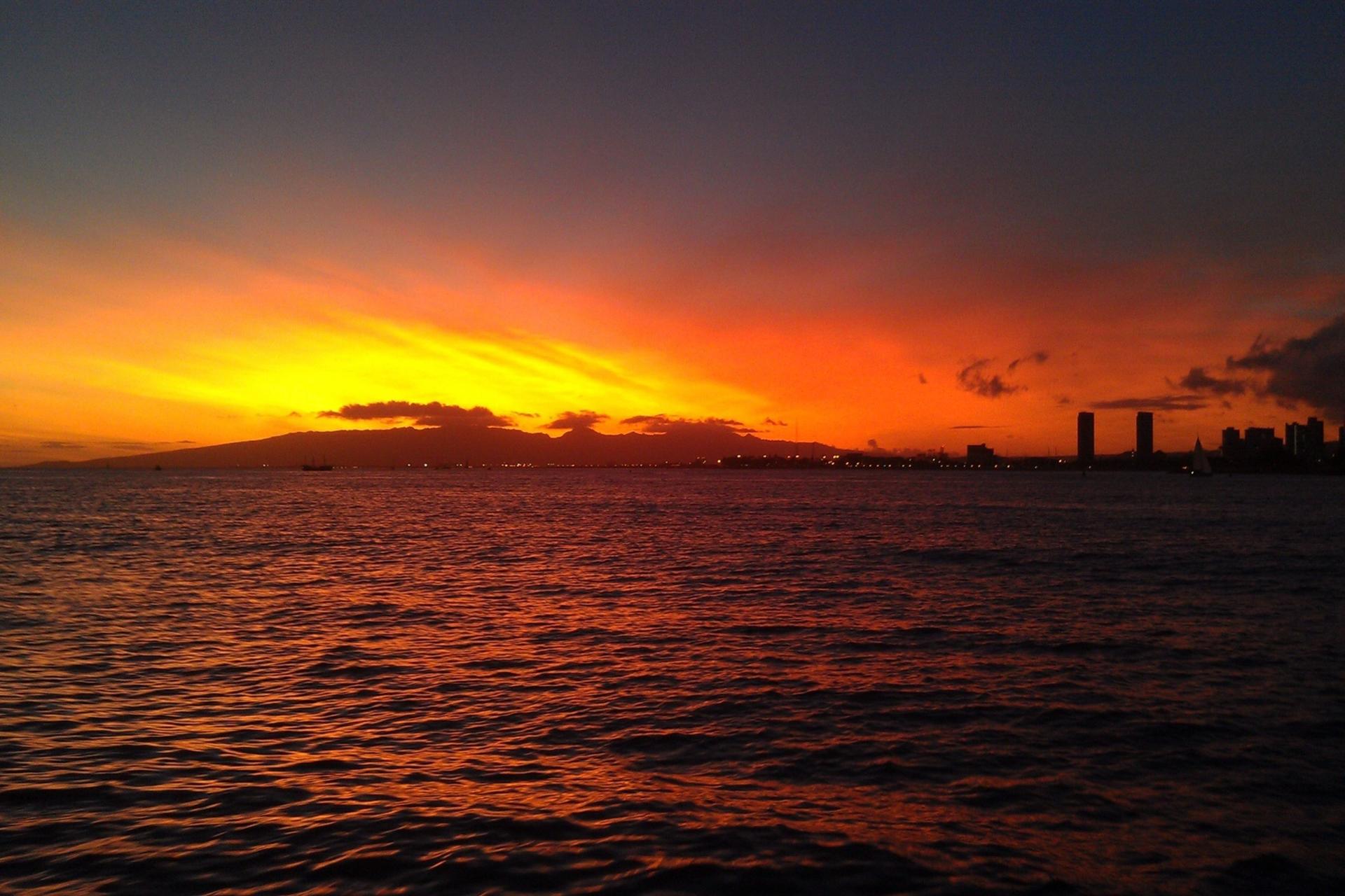 Catamaran Sunset Cocktail Sail Experience in Waikiki - Thumbnail 2