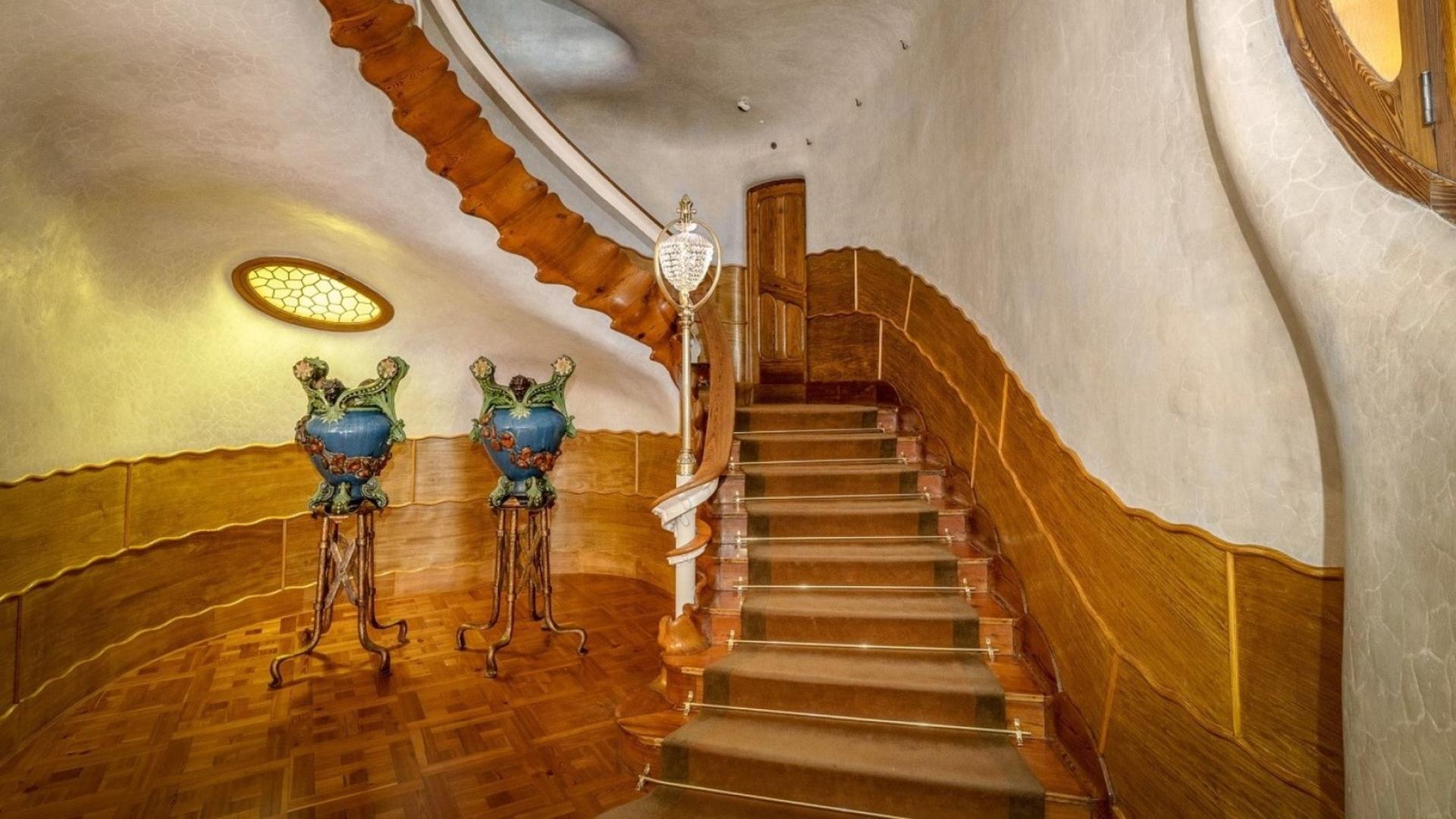 Casa Batllo Tour with Optional White Rabbit Museum Admission - Thumbnail 3