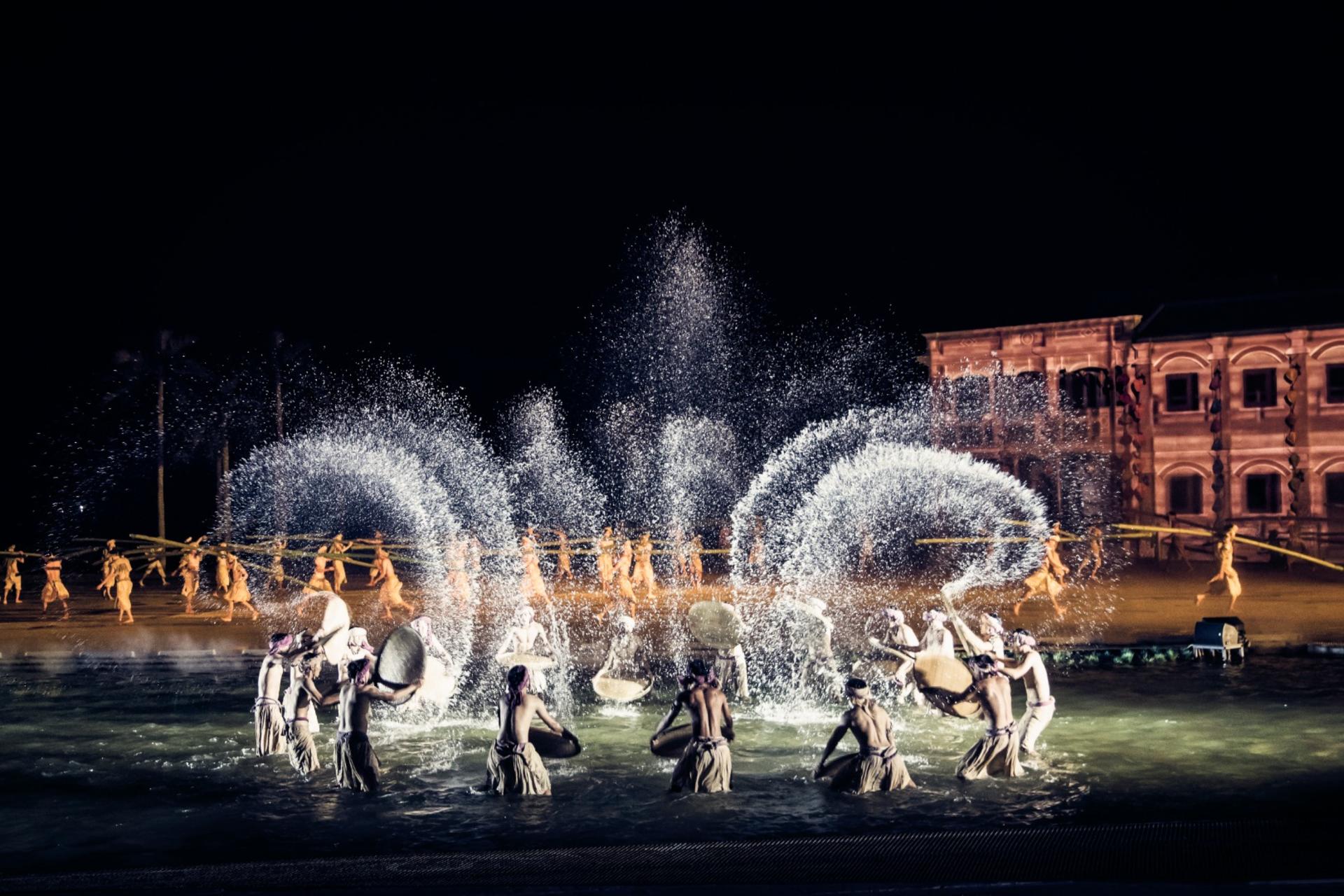 Shared Shuttle Bus Between Hoi An, Hoi An Memories Show and Da Nang City - Image 1