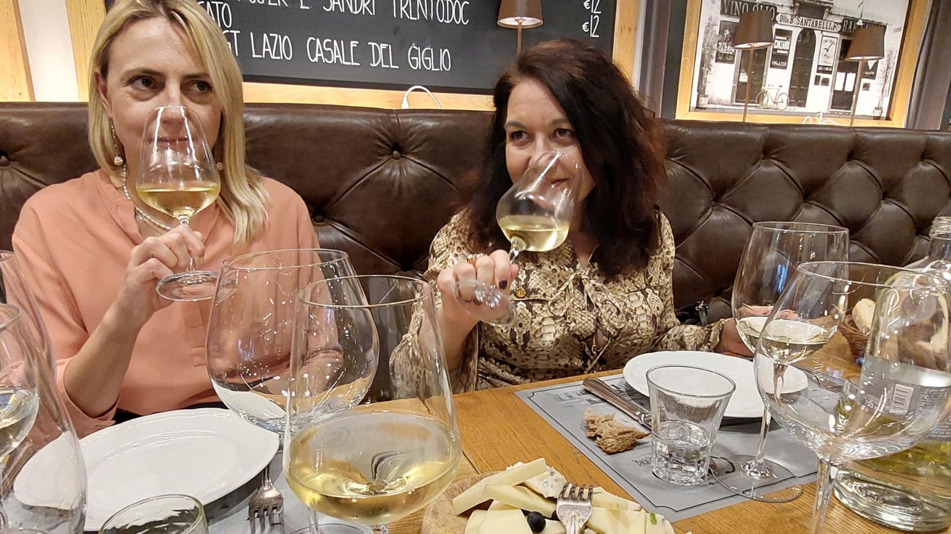 Italian wine and olive oil tasting with food pairing in Rome - Thumbnail 4