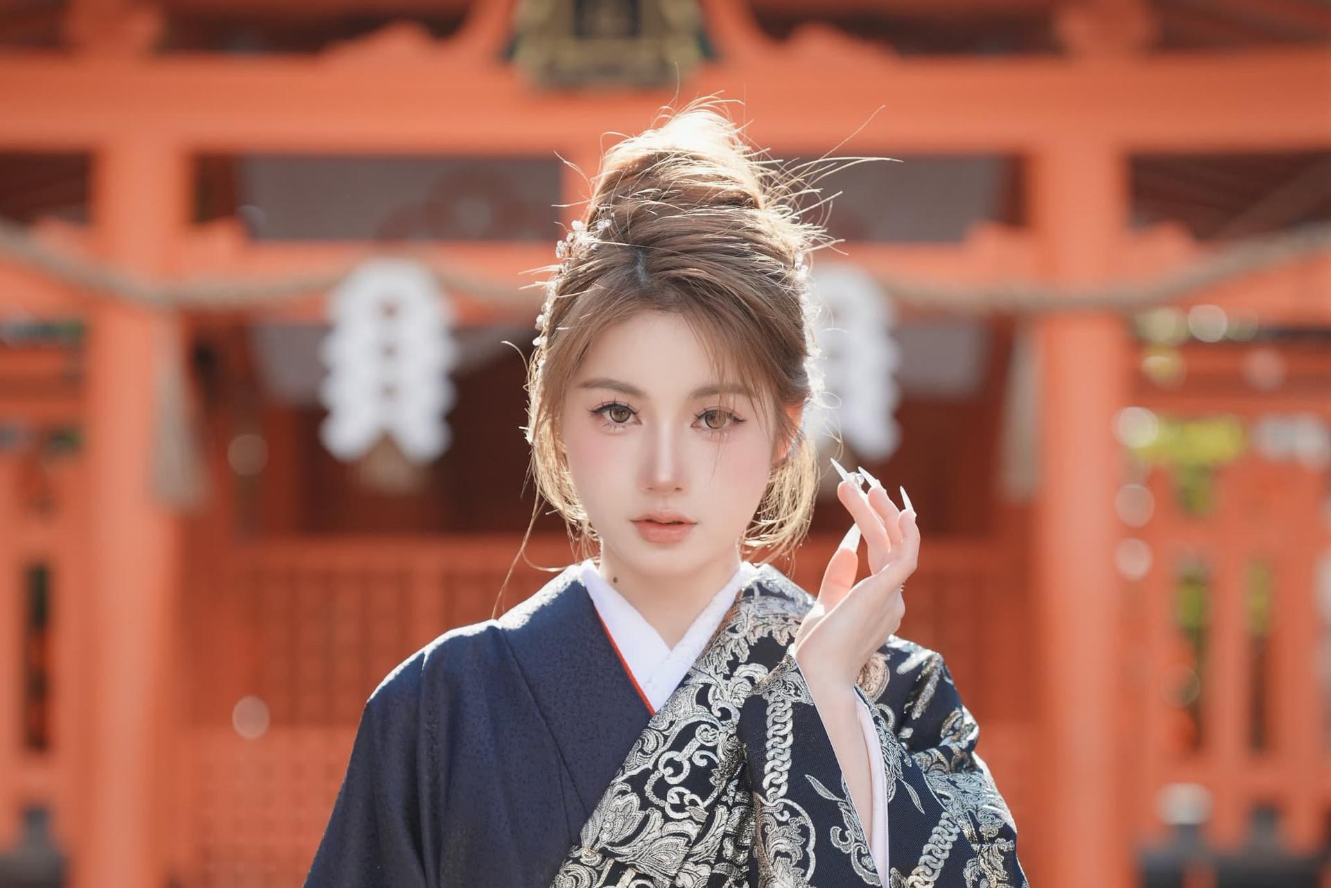 Kyoto Aiwafuku Fushimi Inari Store: Explore the Senbon Torii, Kimono Rental + Japanese-style Hair Set with Makeup and Photo Shoot available as optional extras (Aiwafuku Fushimi Inari Store) - Thumbnail 8