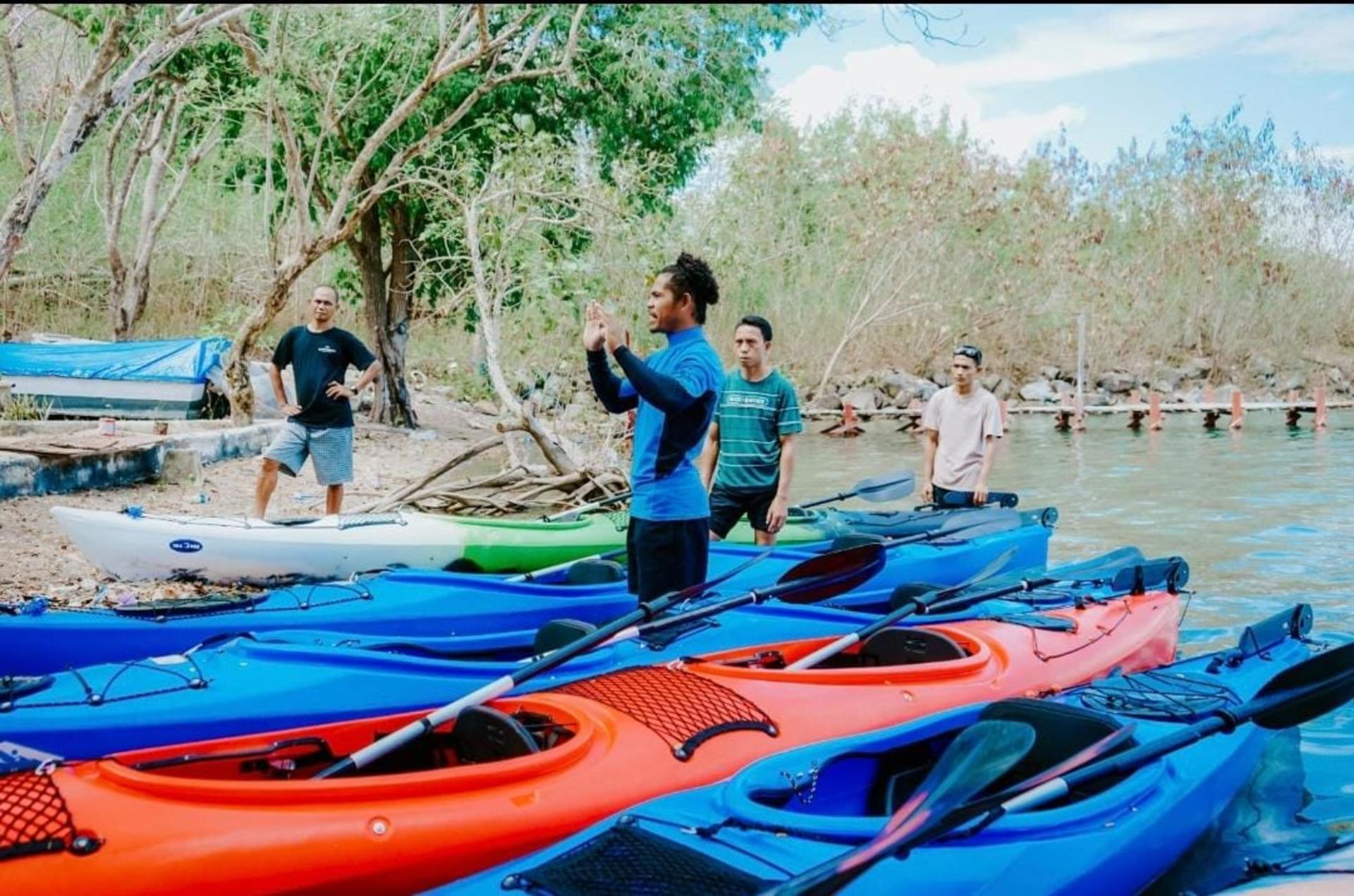 Labuan Bajo Full-Day Small Group Kayaking & Snorkeling - Thumbnail 2