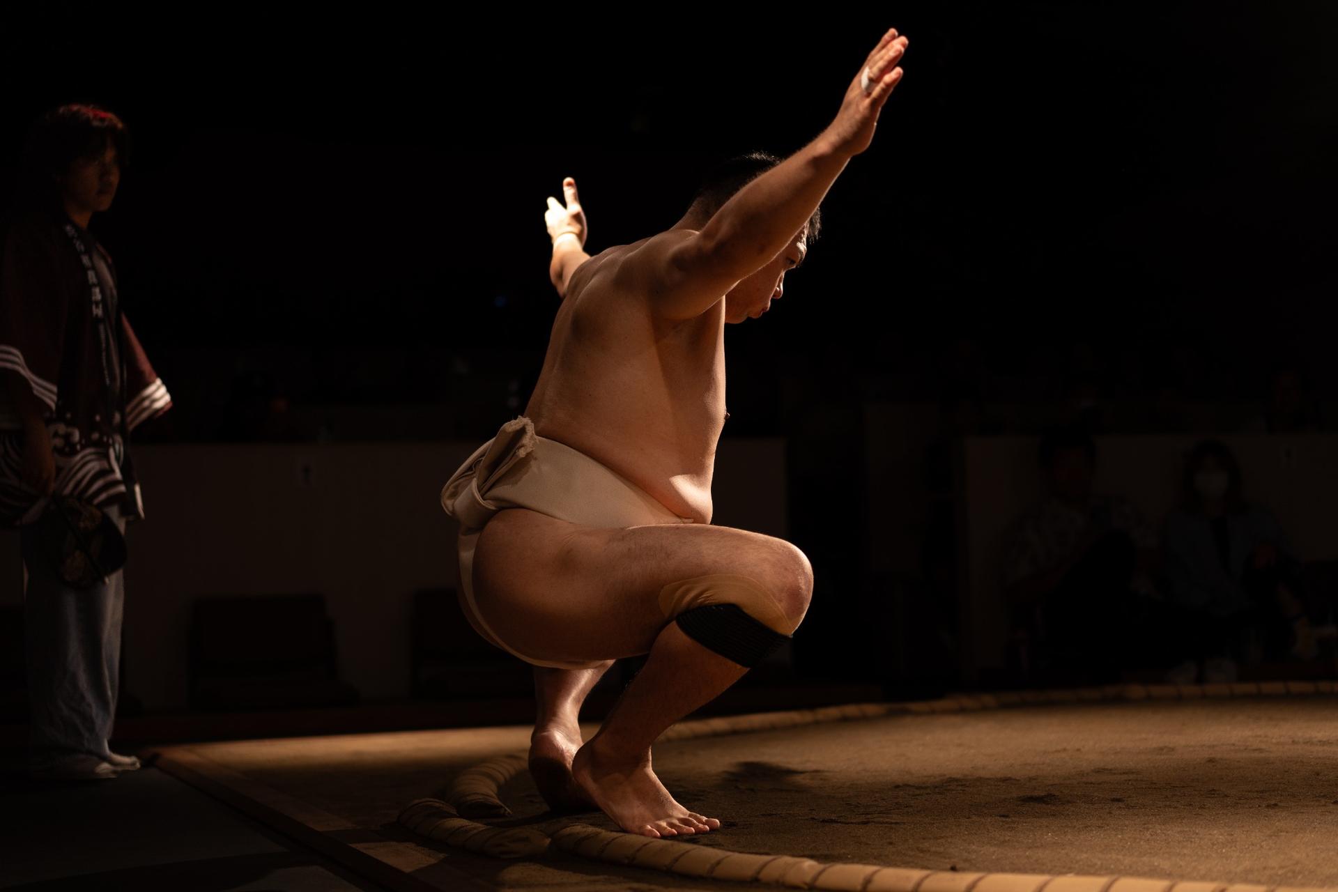 Tokyo Shinjuku Kabukicho Live Sumo Show with Challenge & Photo - Thumbnail 2