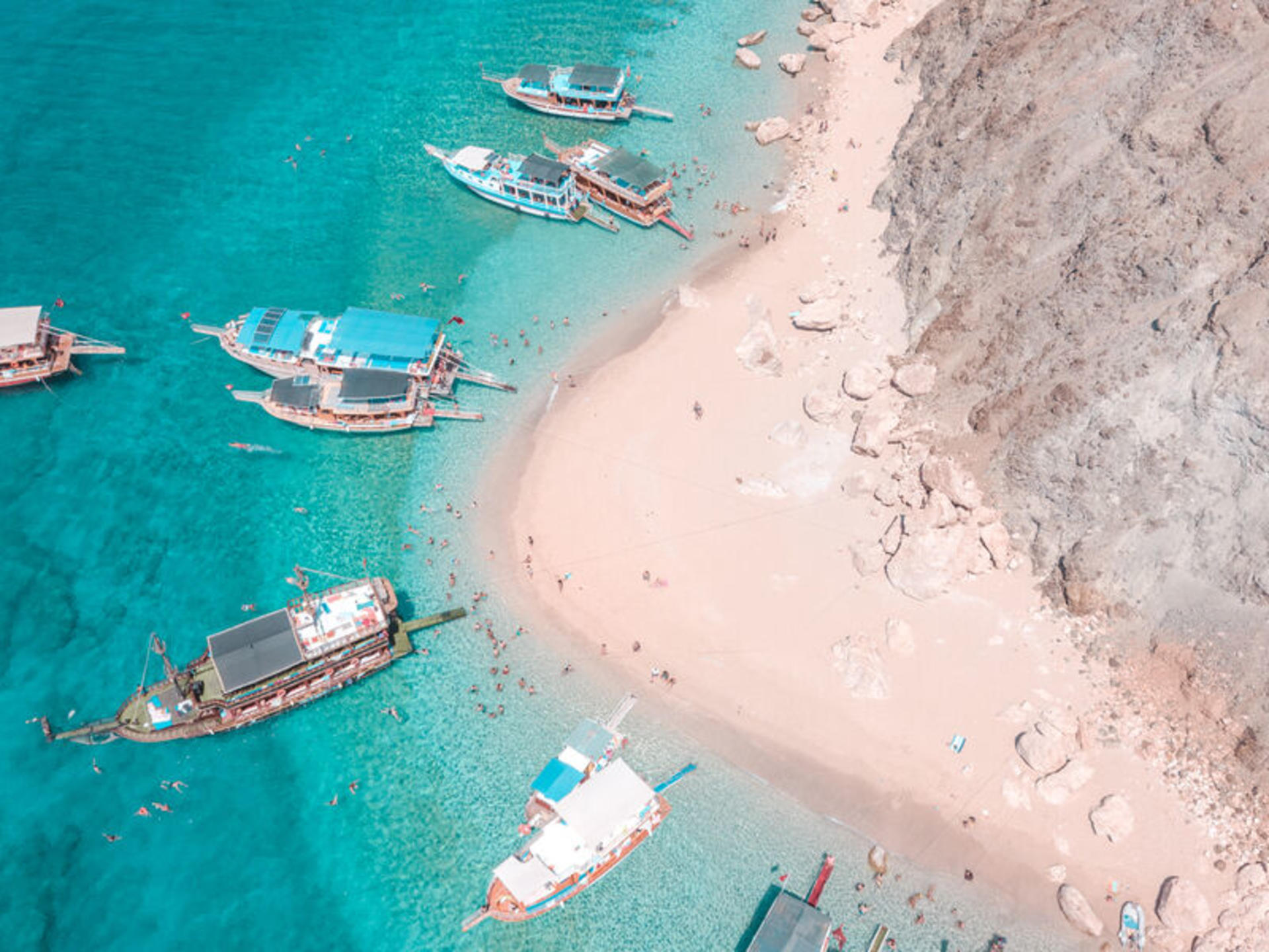 Suluada Island Boat Tour with Lunch and Round Transfer - Thumbnail 5