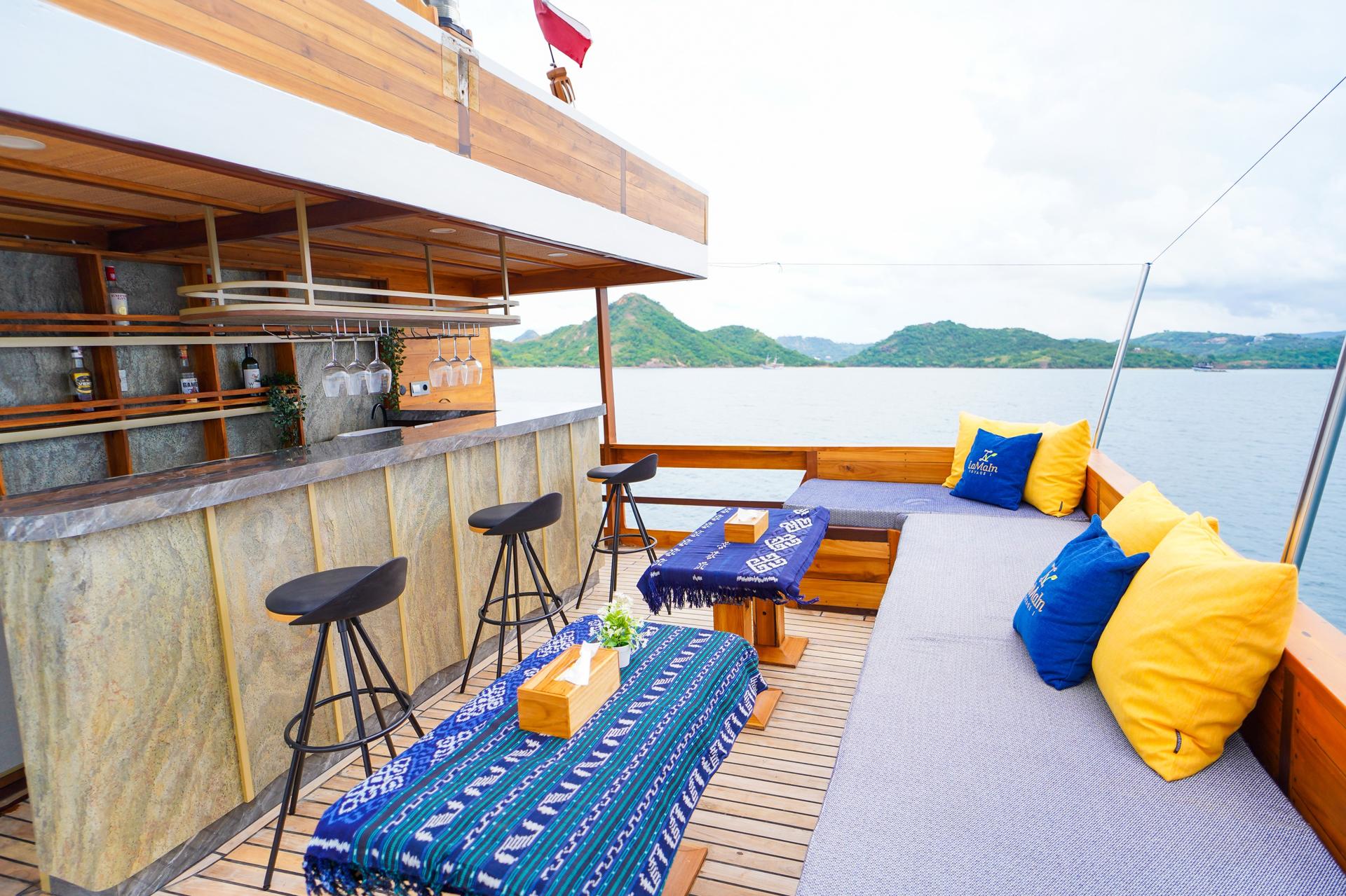 Labuan Bajo Multi-Day Phinisi Liveaboard Experience - Thumbnail 6
