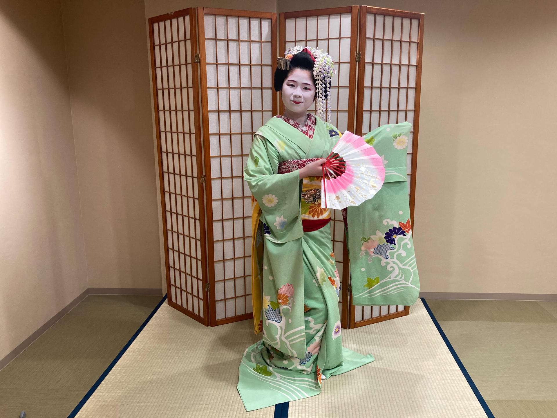 Tea Ceremony, Dance and Game with Japanese Maiko - Thumbnail 4