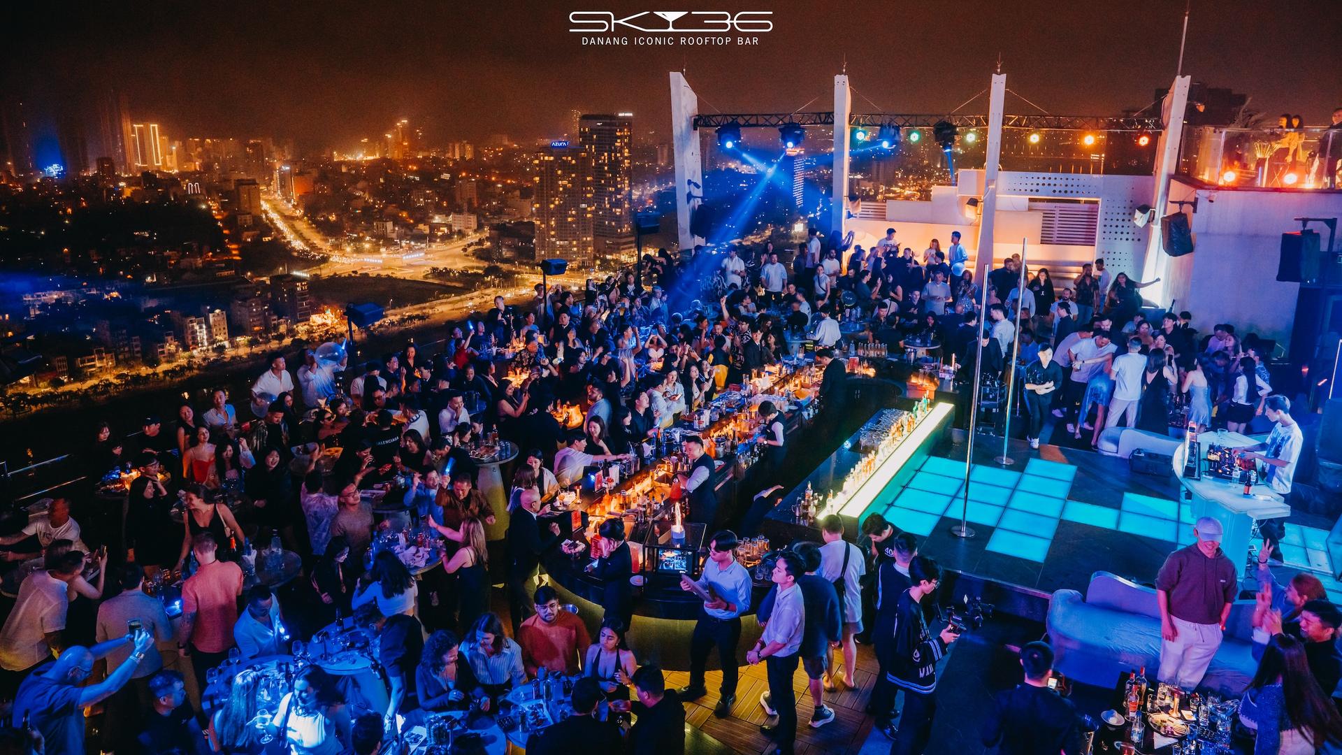 Nightlife Experience At Sky36 Rooftop Nightclub In Da Nang - Thumbnail 16