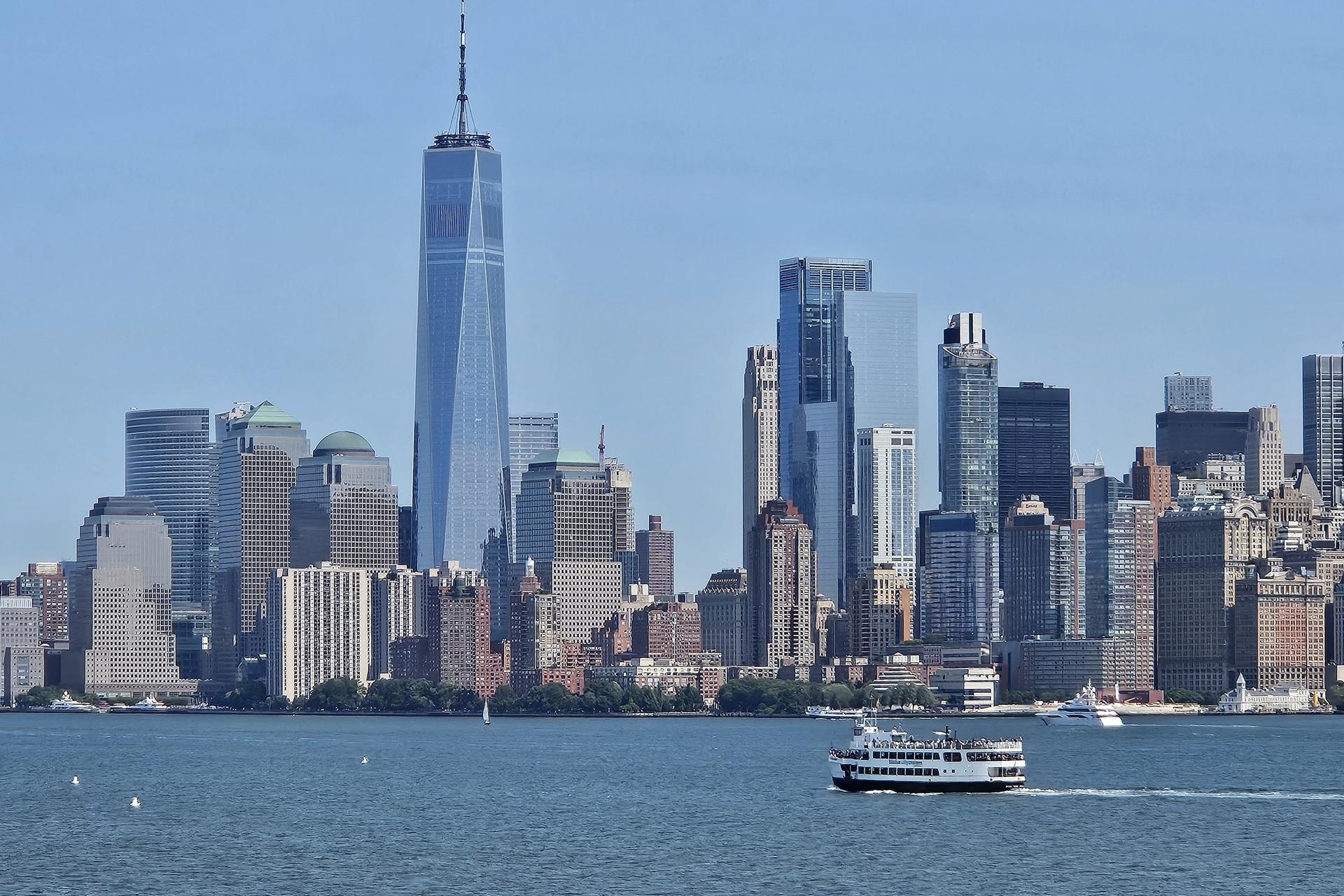 Statue of Liberty and Ellis Island Priority Boarding Tour  - Thumbnail 5
