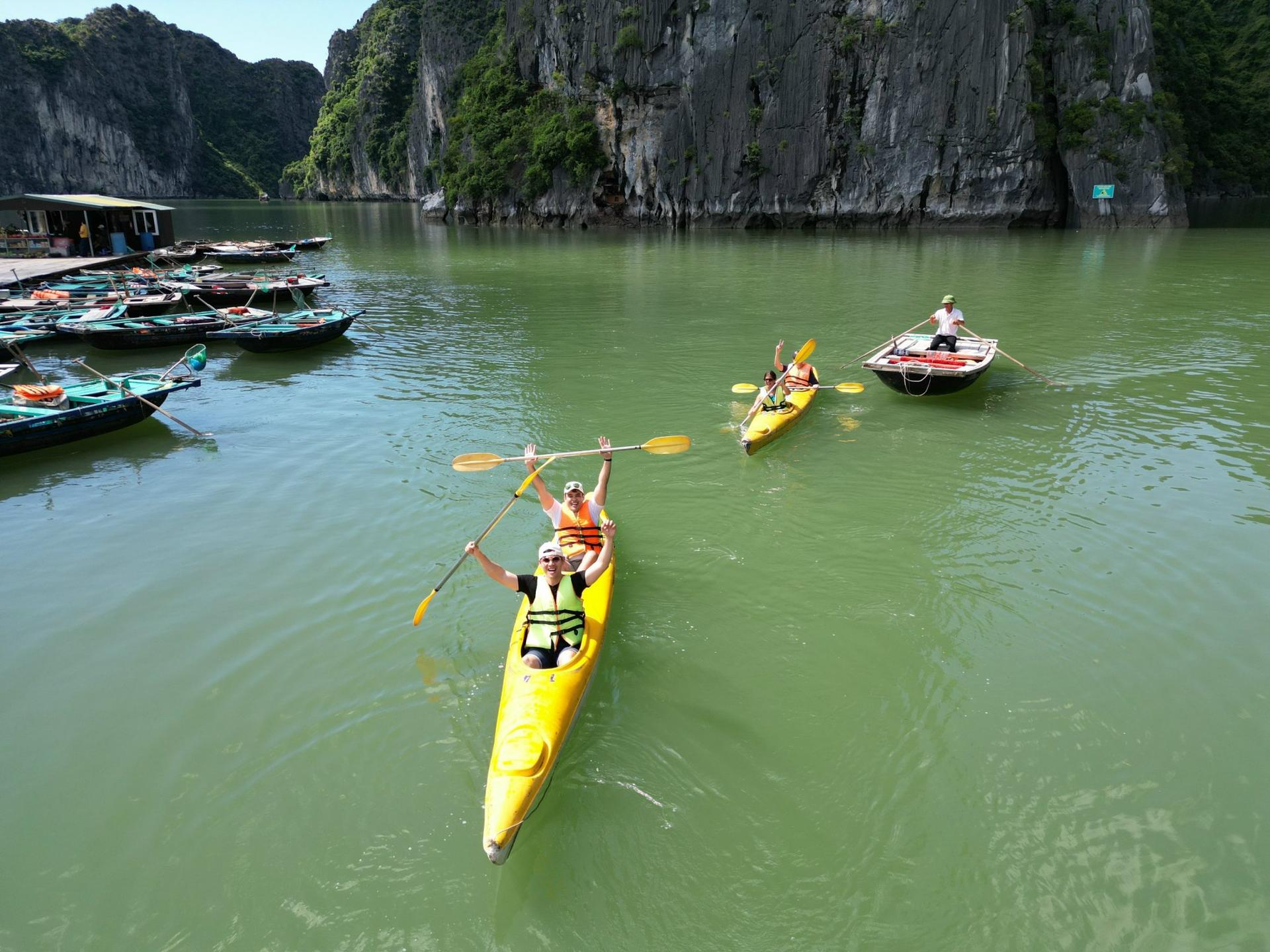 Dragonfly Day Cruise: Ha Long Bay, Thien Cung Cave, Kayaking - Thumbnail 12