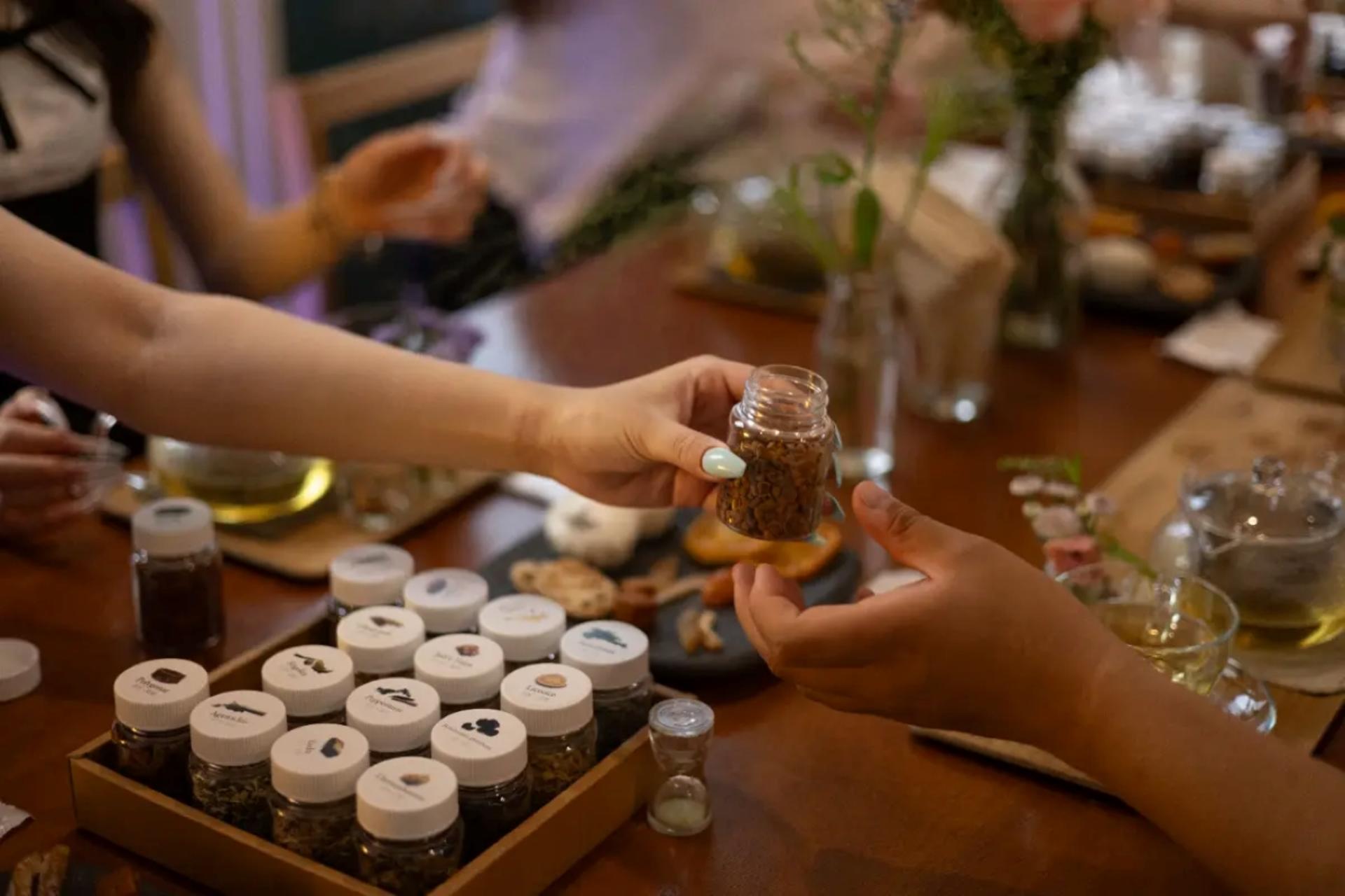 Seoul Traditional Tea Experience Class: Tea Tasting Highlight - Thumbnail 4