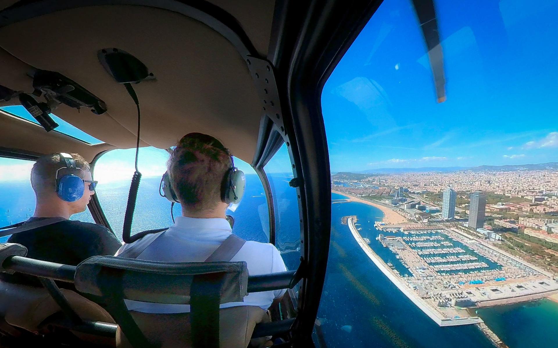 Helicopter Flight Experience in Barcelona - Thumbnail 4