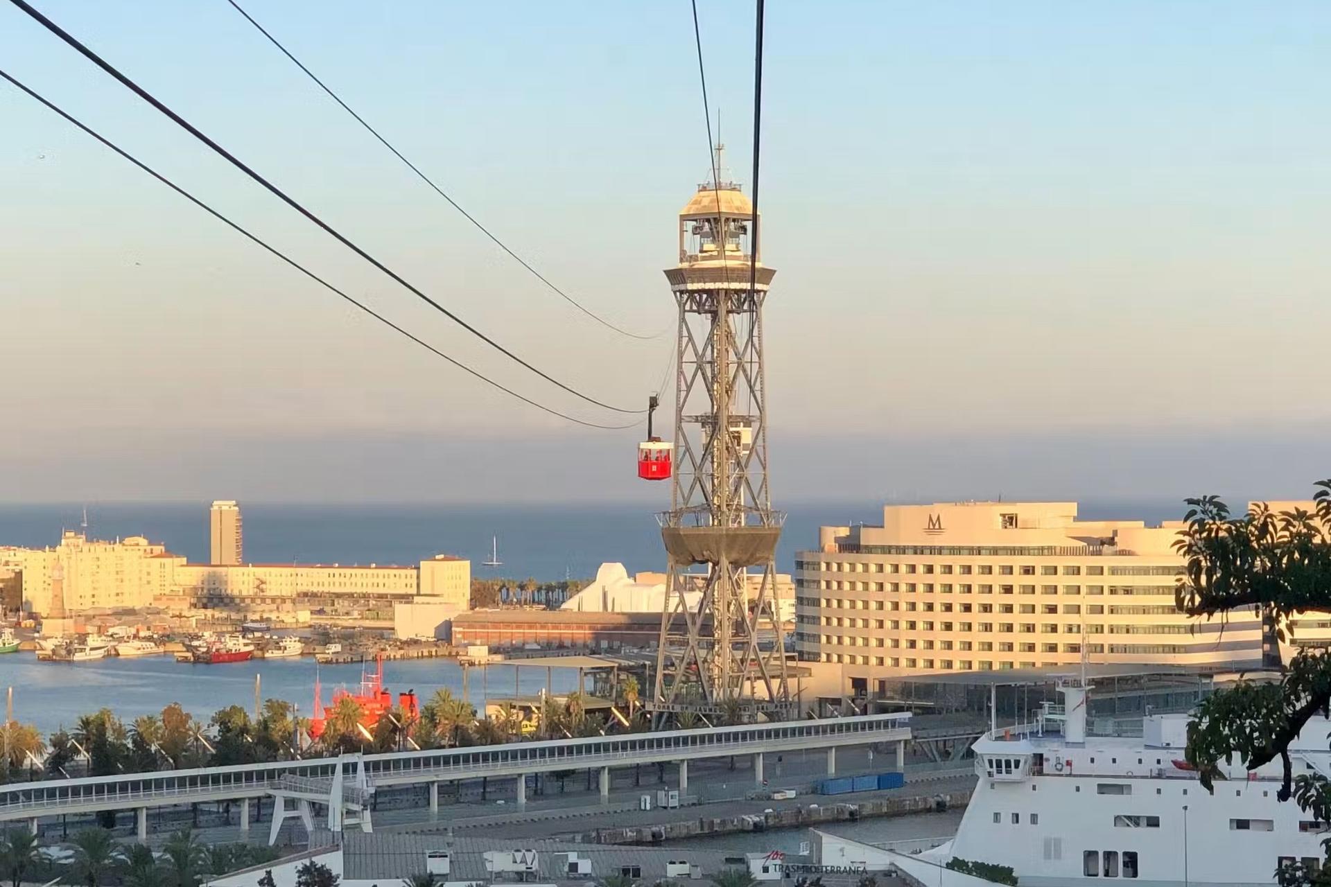 Roundtrip Barcelona cable car ticket from Barceloneta Beach - Thumbnail 7