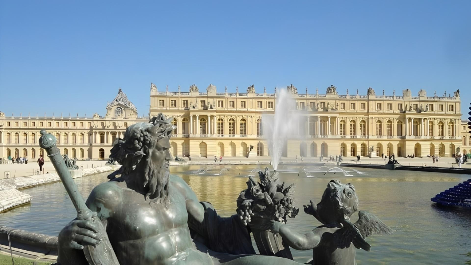 Paris Museum Pass with Hop-On Hop-Off Bus & Optional Seine River Cruise - Thumbnail 6