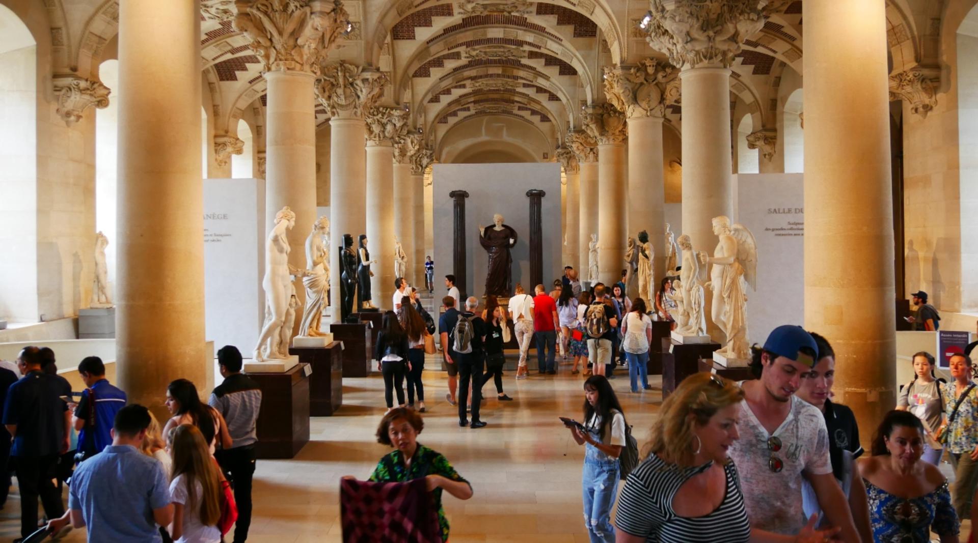Louvre Private Group Tour in Paris for Families and Children - Thumbnail 4