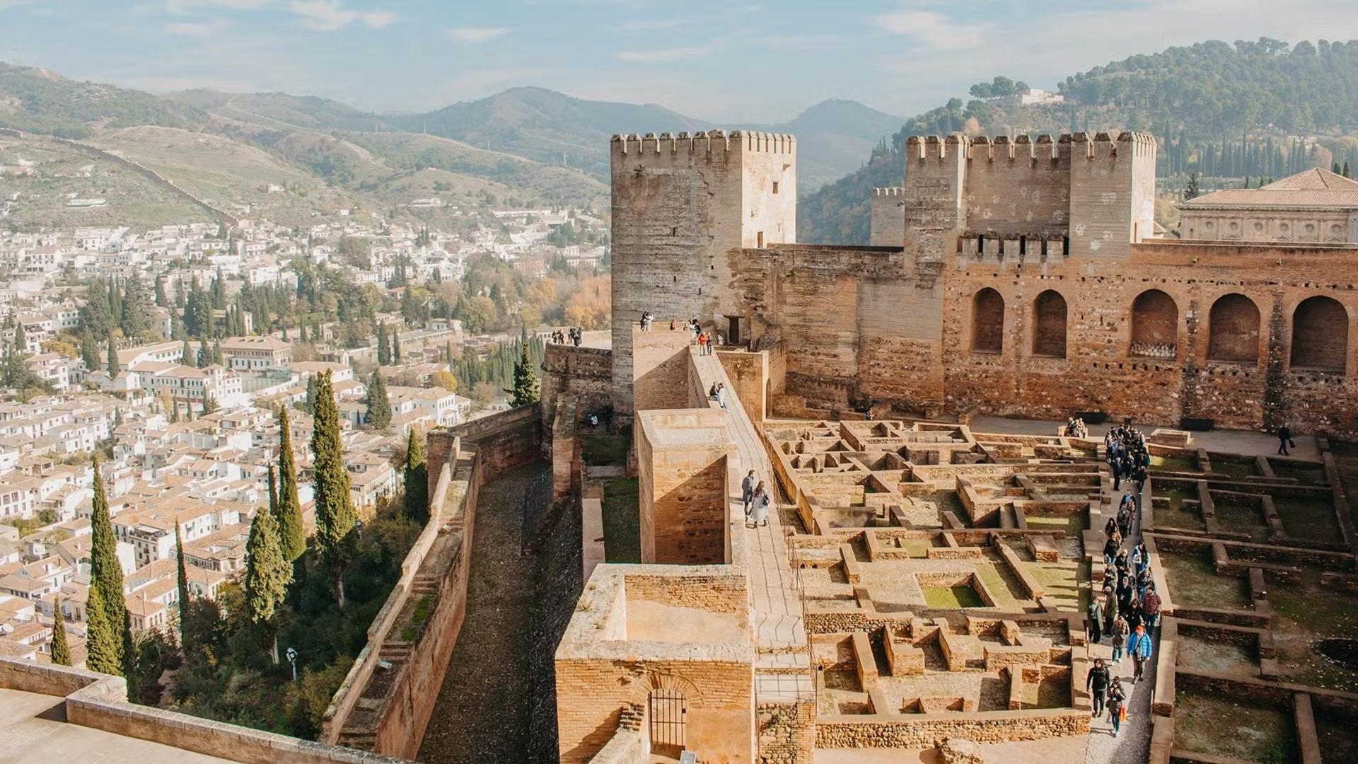 Alhambra and Nasrid Palaces tickets with audio guide and city pass - Thumbnail 5