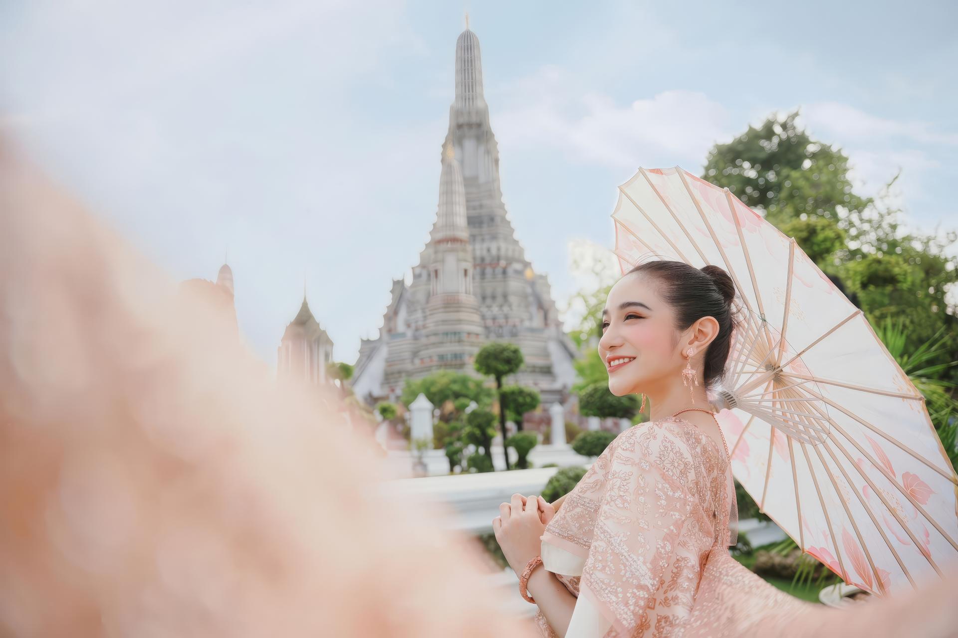 Thai Costume Rental Experience in Bangkok by Thai Glam Studio - Image 1