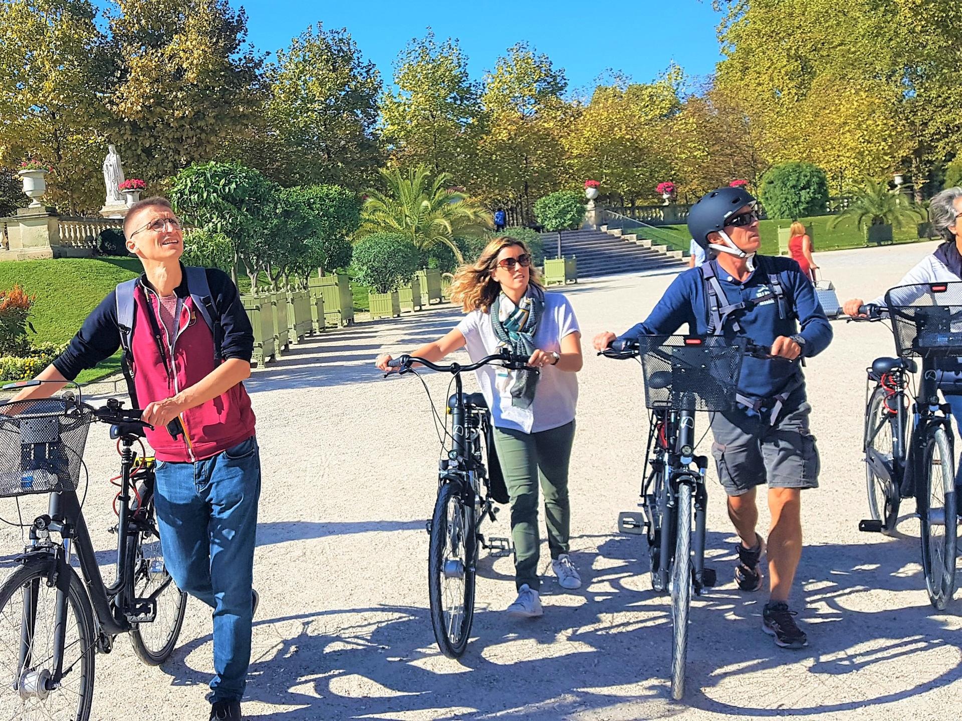 Charming Nooks and Crannies Bike Tour in Paris - Thumbnail 5