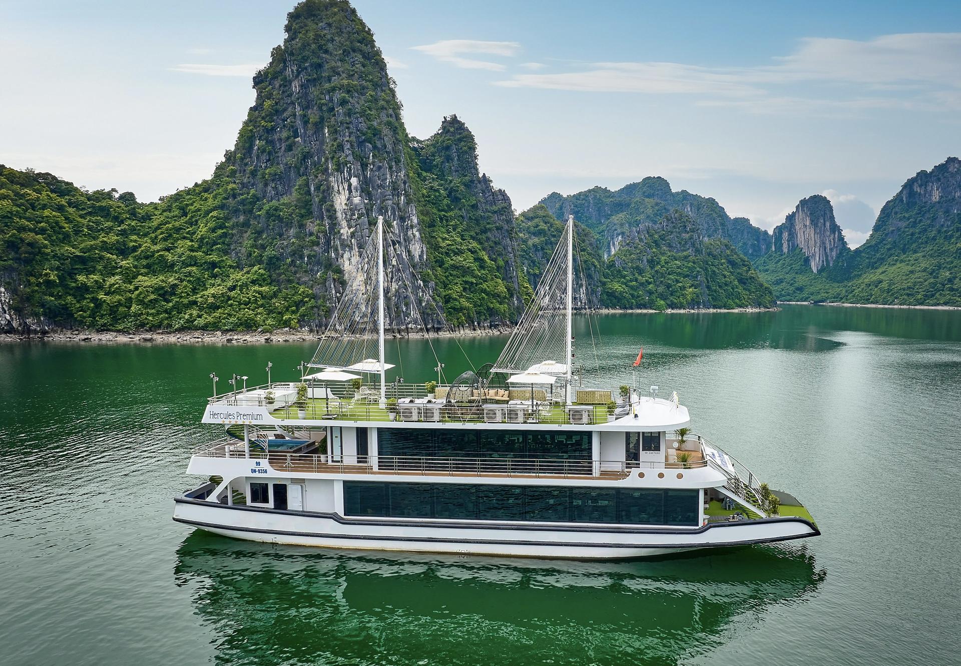 Hercules Premium Day Cruise: Ha Long Bay with Sung Sot & Ti Top - Image 1