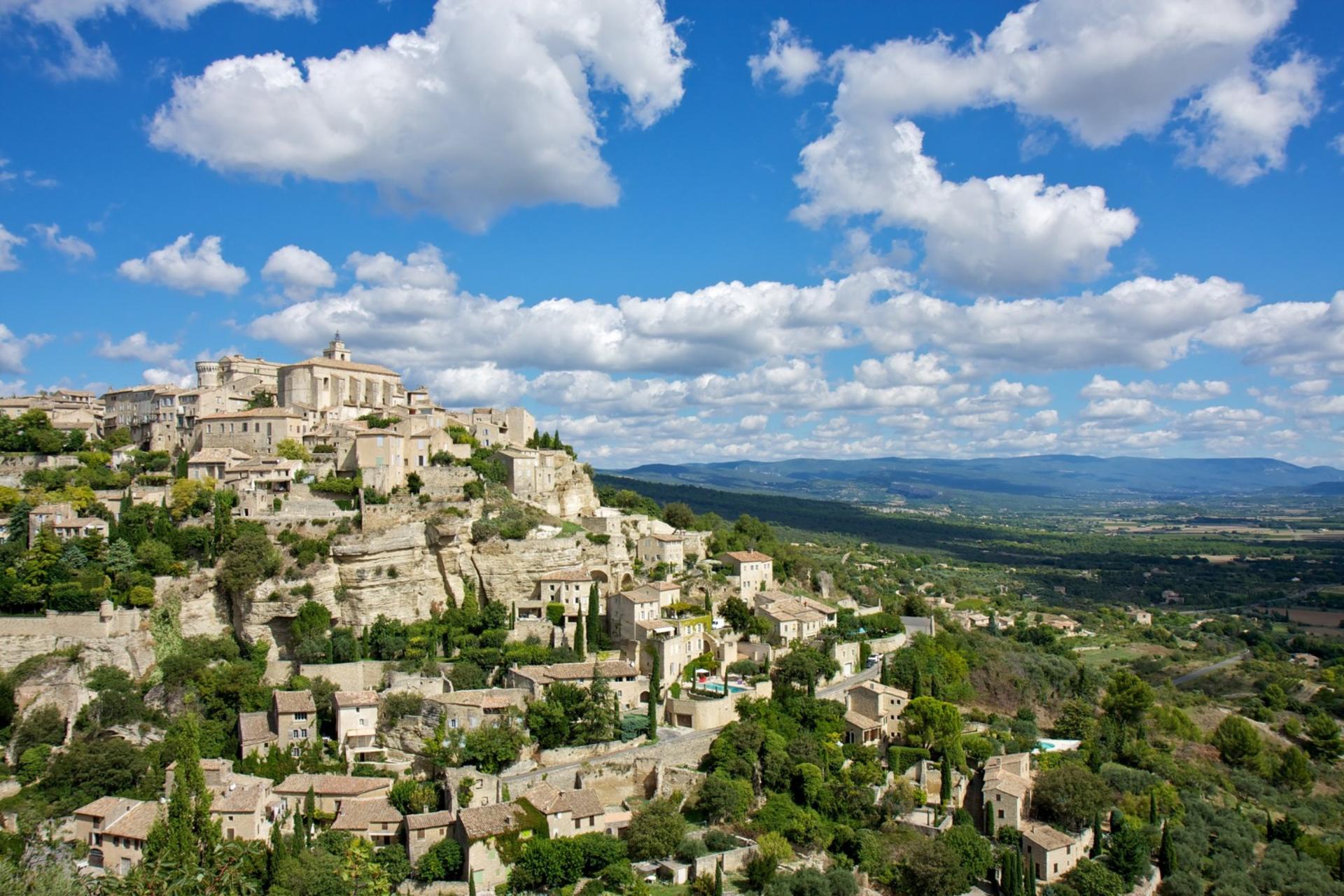 Hilltop Villages in Luberon from Aix-en-Provence - Image 1