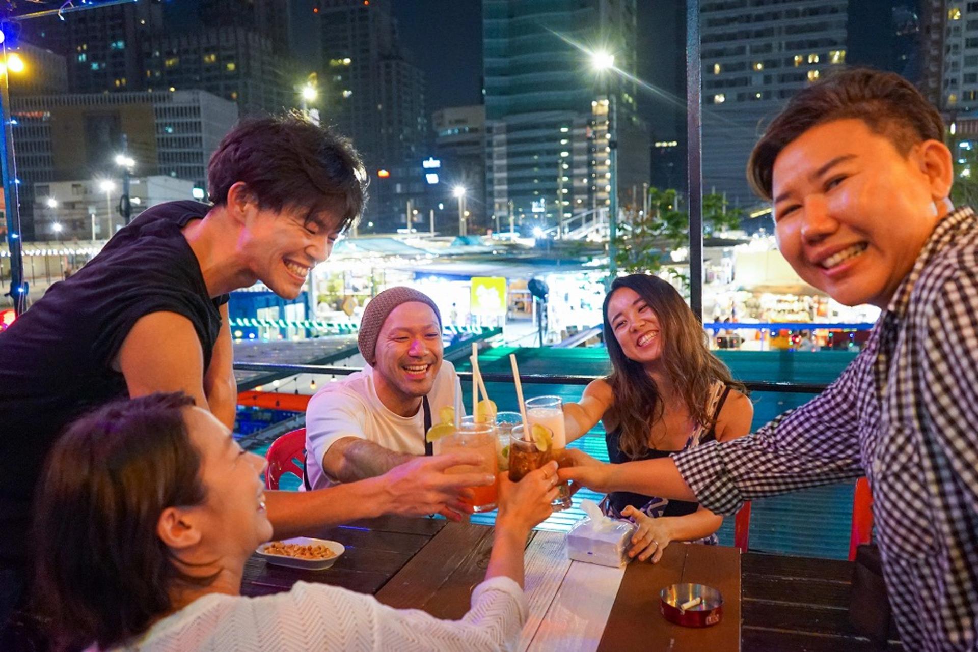 Bangkok Tuk Tuk Night Tour with food & drinks in Siam & Silom - Thumbnail 15