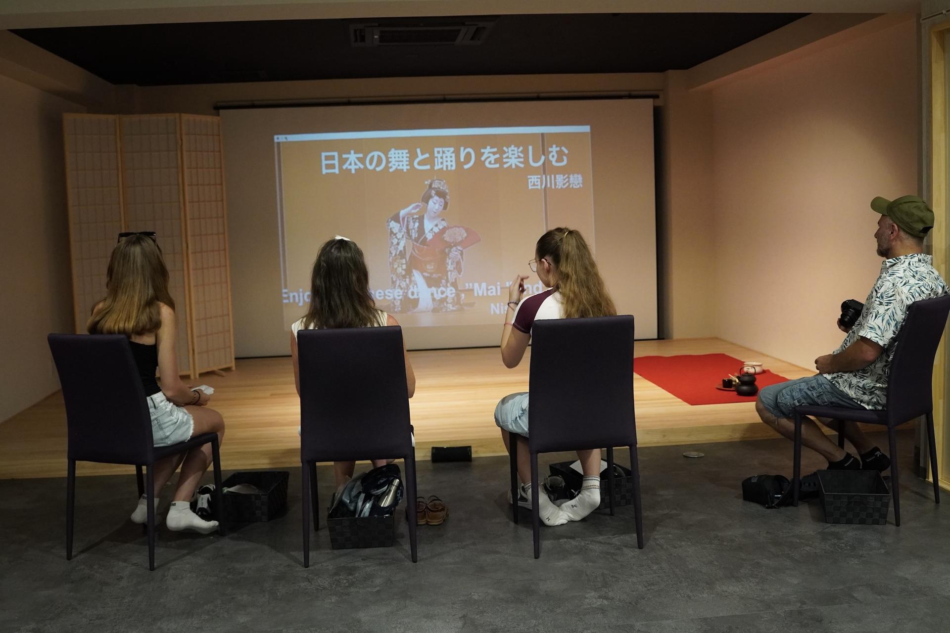 Kyoto: Enjoy traditional Japanese mai and odori dance  - Thumbnail 2