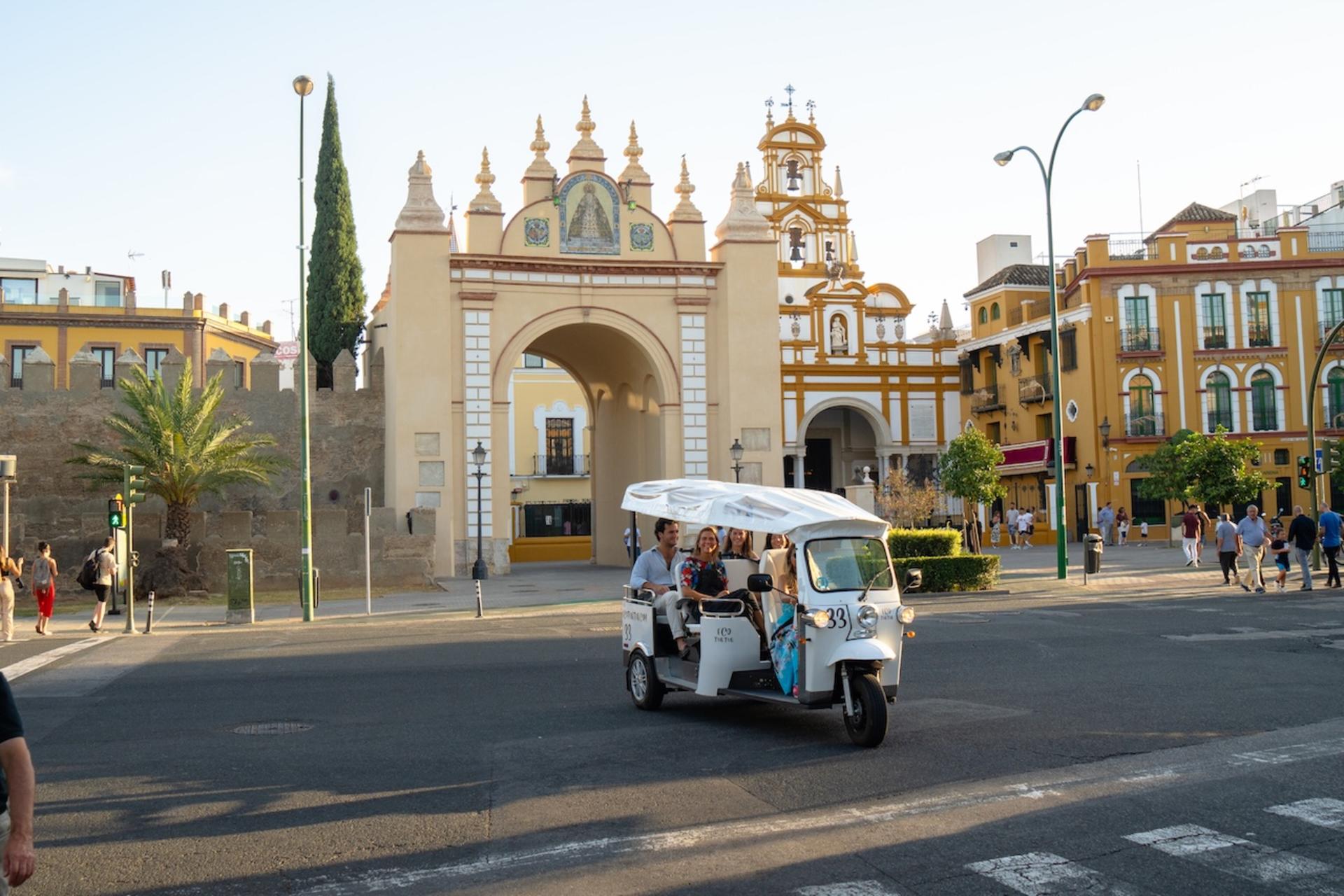 Private Eco Tuk Tuk Tour in Seville - Thumbnail 4