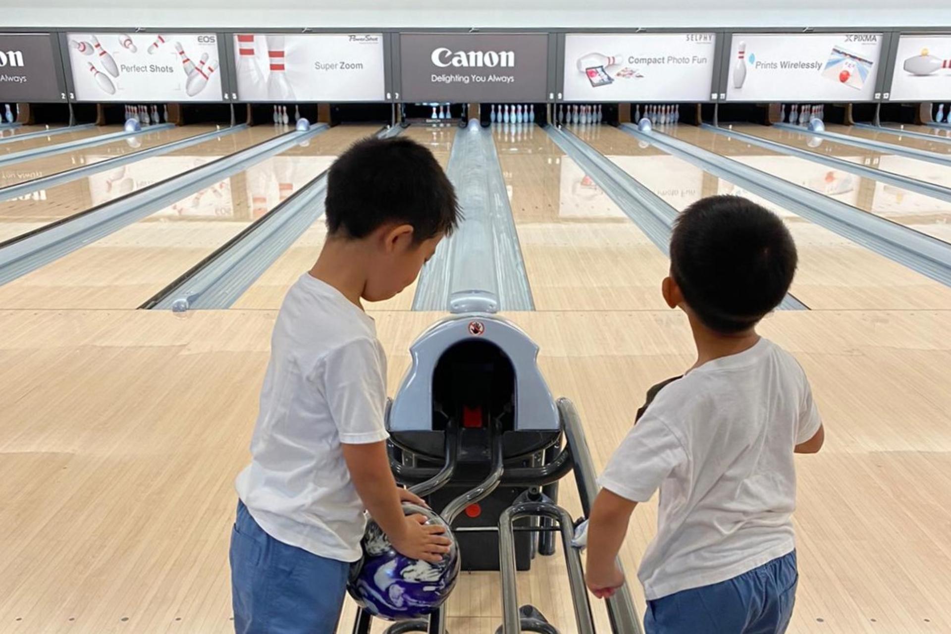 Bowl with SingaporeBowling@Rifle Range in Temasek Club - Thumbnail 4