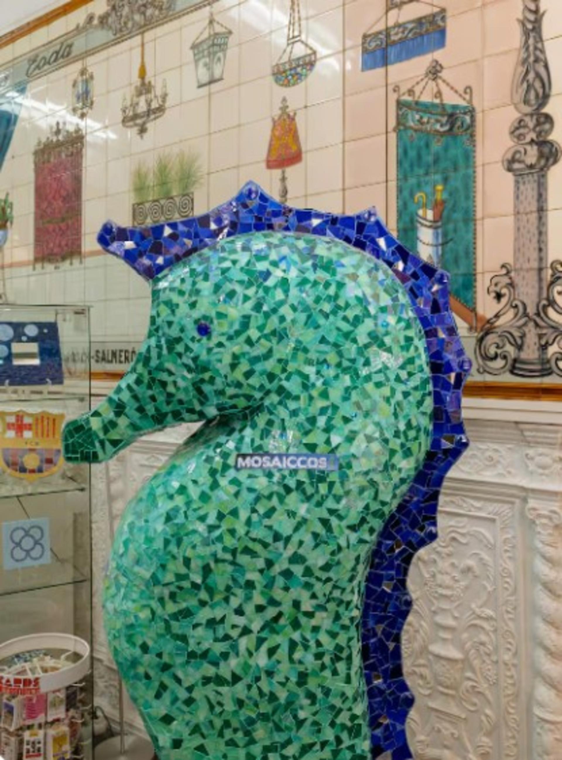 Trencadis Mosaic Class in Barcelona - Thumbnail 10